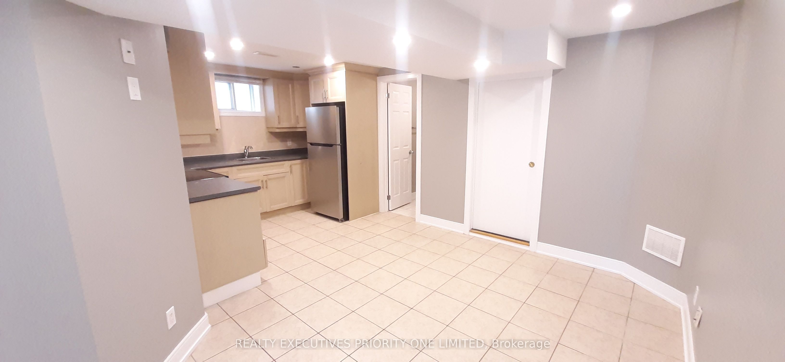 138 Day Avenue Property Photo 4