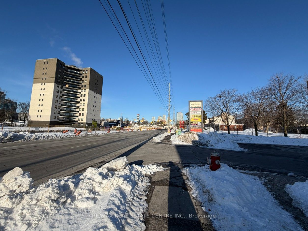 3085 Hurontario St Street 12