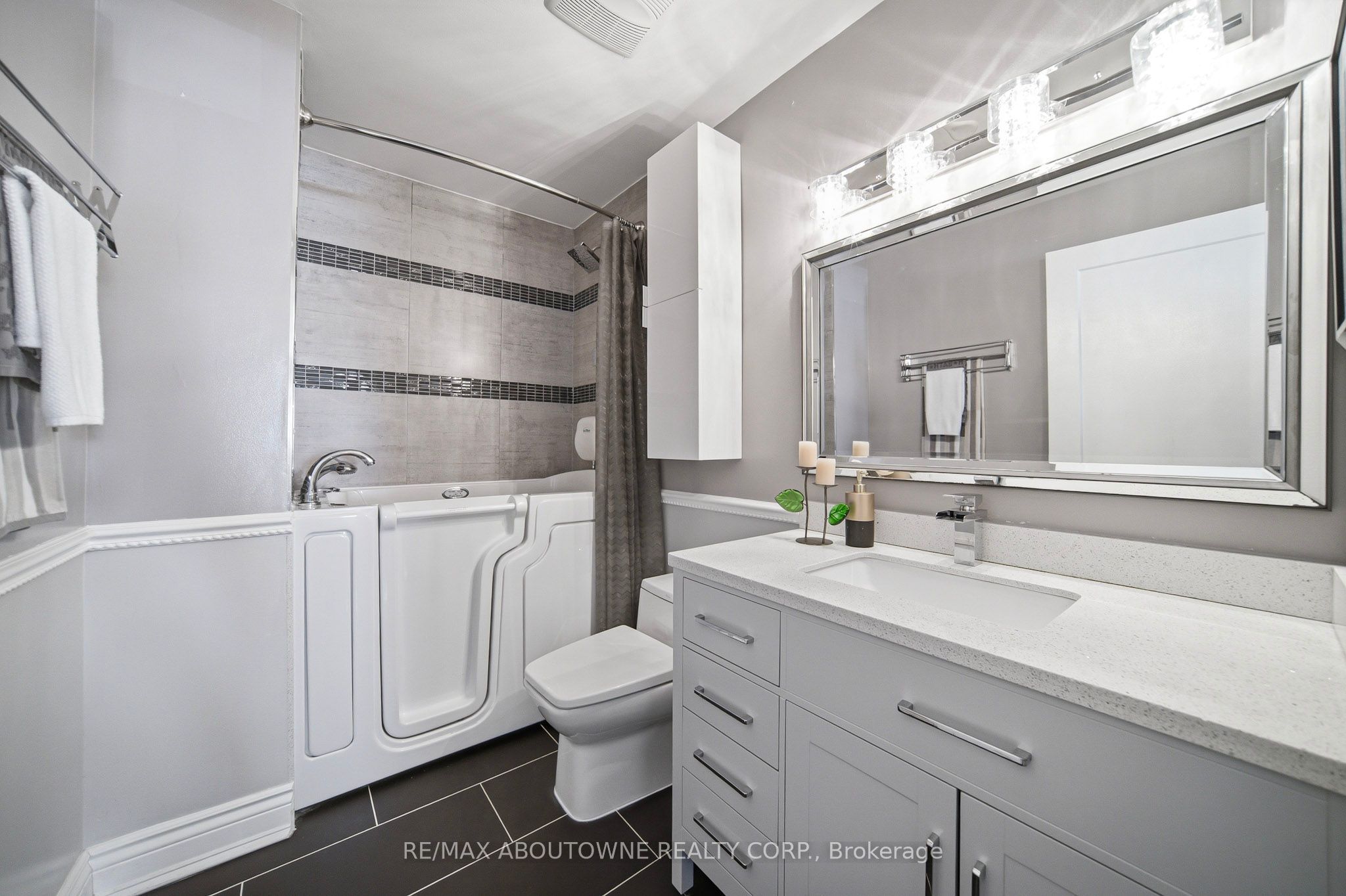 5184 Red Brush Drive Property Photo 28