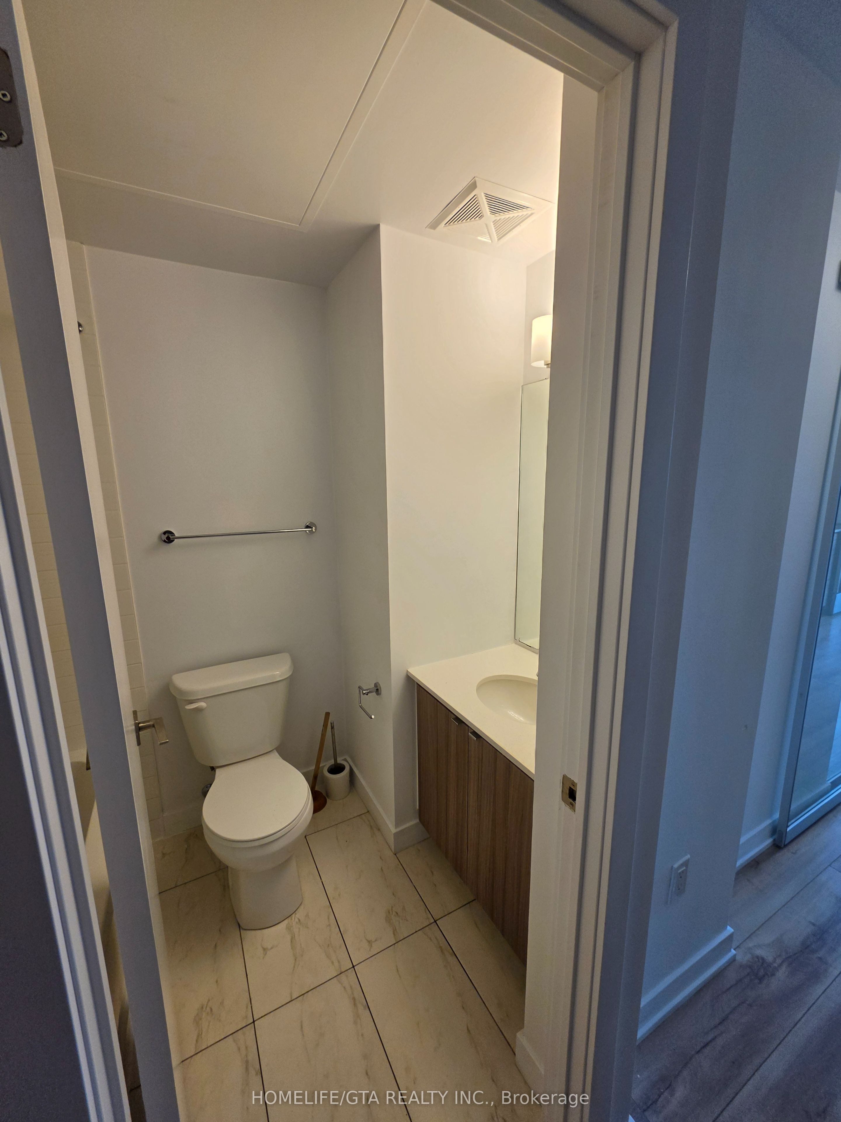 2433 Dufferin Street 208 Property Photo 18
