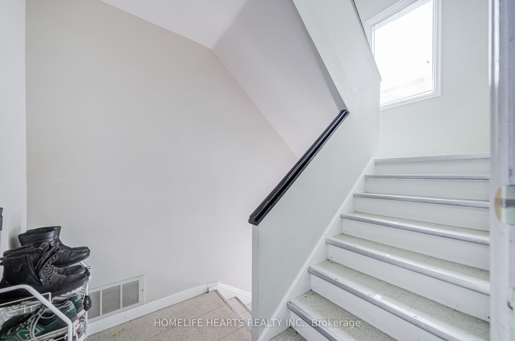 23 Broadview Avenue Property Photo 16