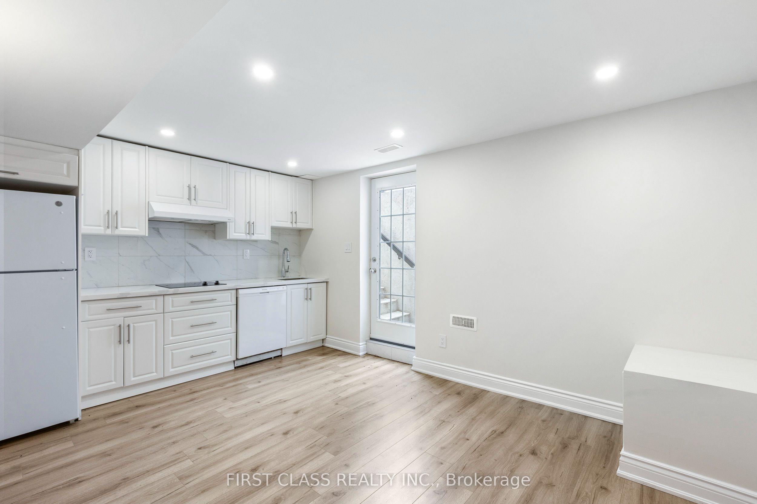 802 Yates Drive Property Photo 3