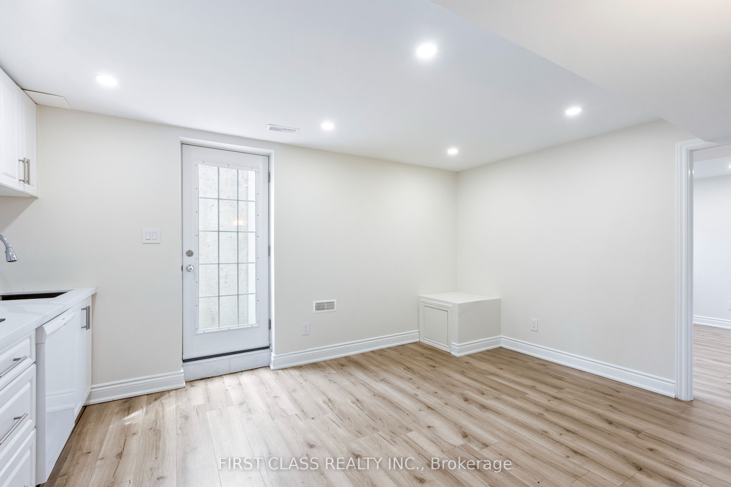 802 Yates Drive Property Photo 4