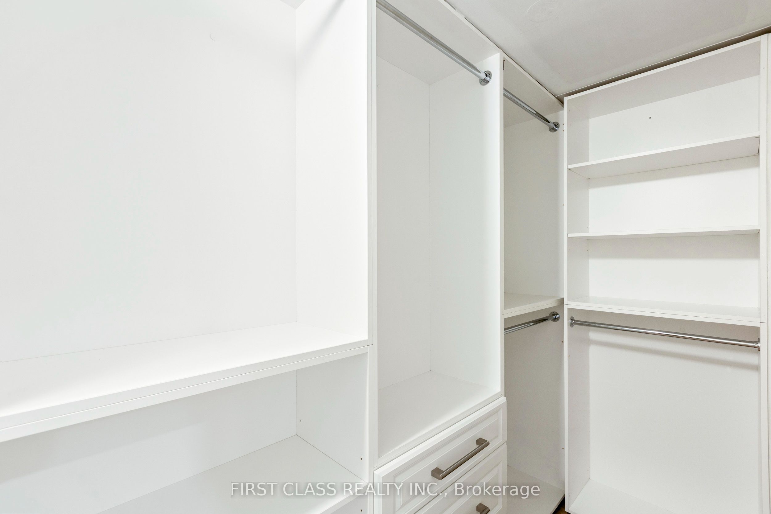802 Yates Drive Property Photo 8