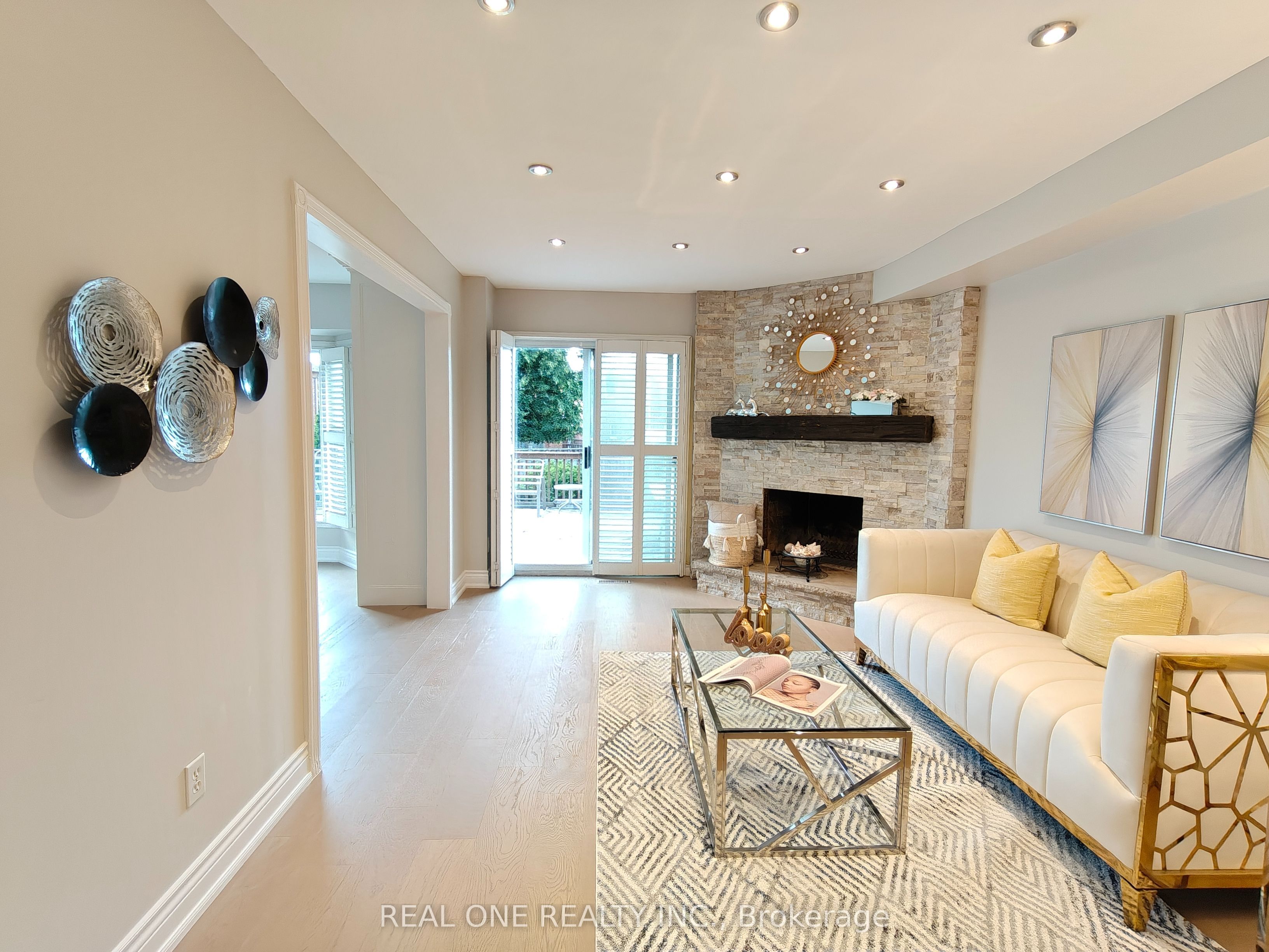 476 Bud Gregory Boulevard Property Photo 2