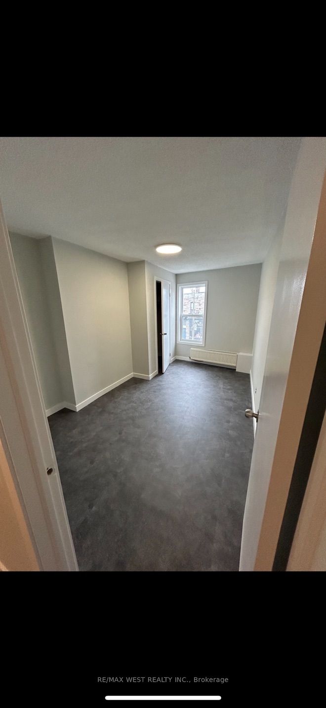 88 Uxbridge Avenue A Property Photo 4
