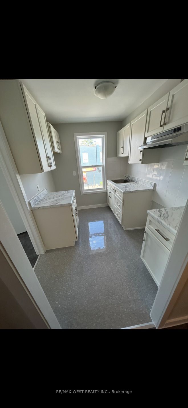 88 Uxbridge Avenue A Property Photo 6