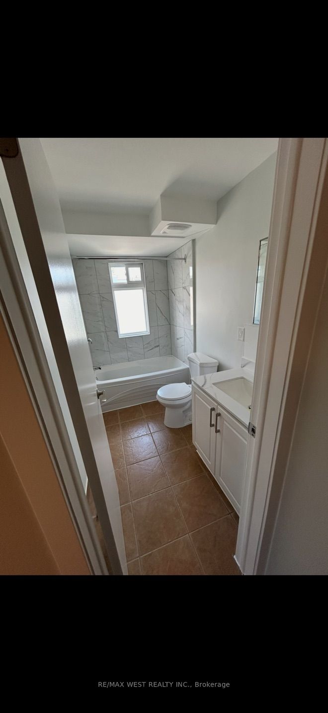 88 Uxbridge Avenue A Property Photo 8