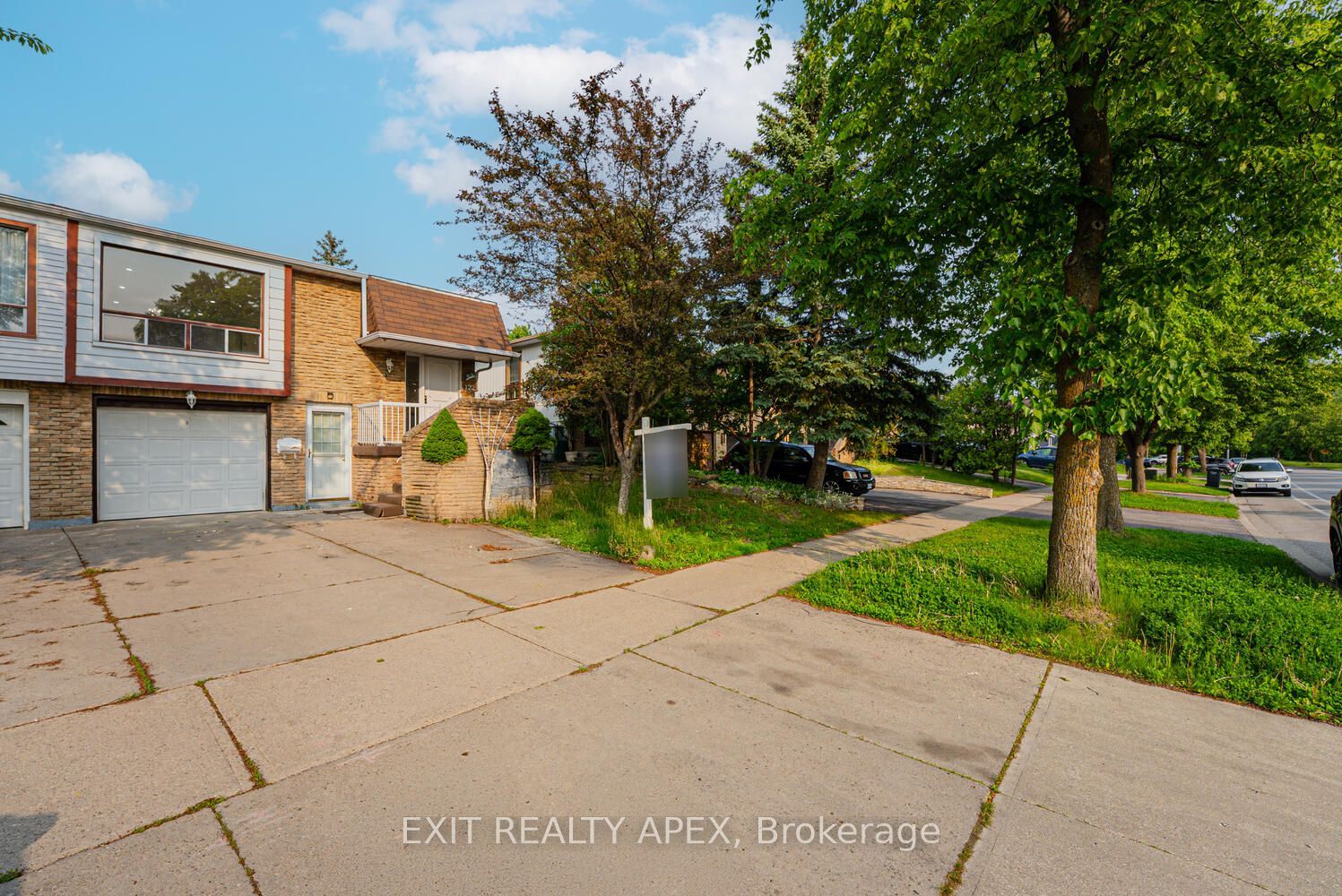122 Centre Street N Property Photo 3