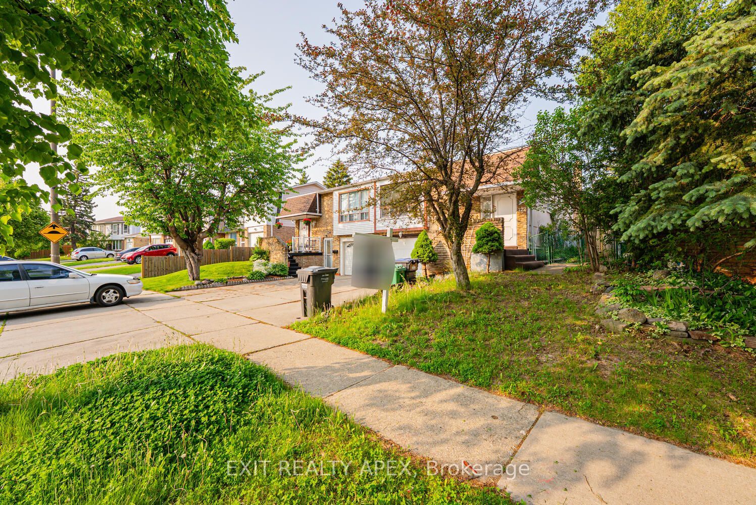 122 Centre Street N Property Photo 4