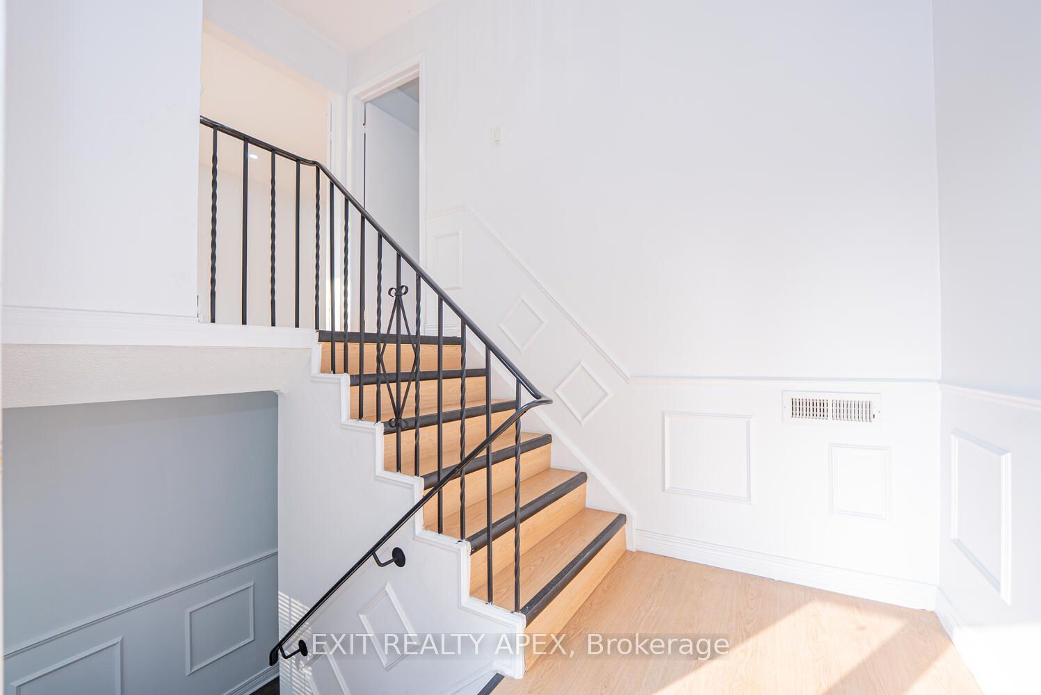 122 Centre Street N Property Photo 7