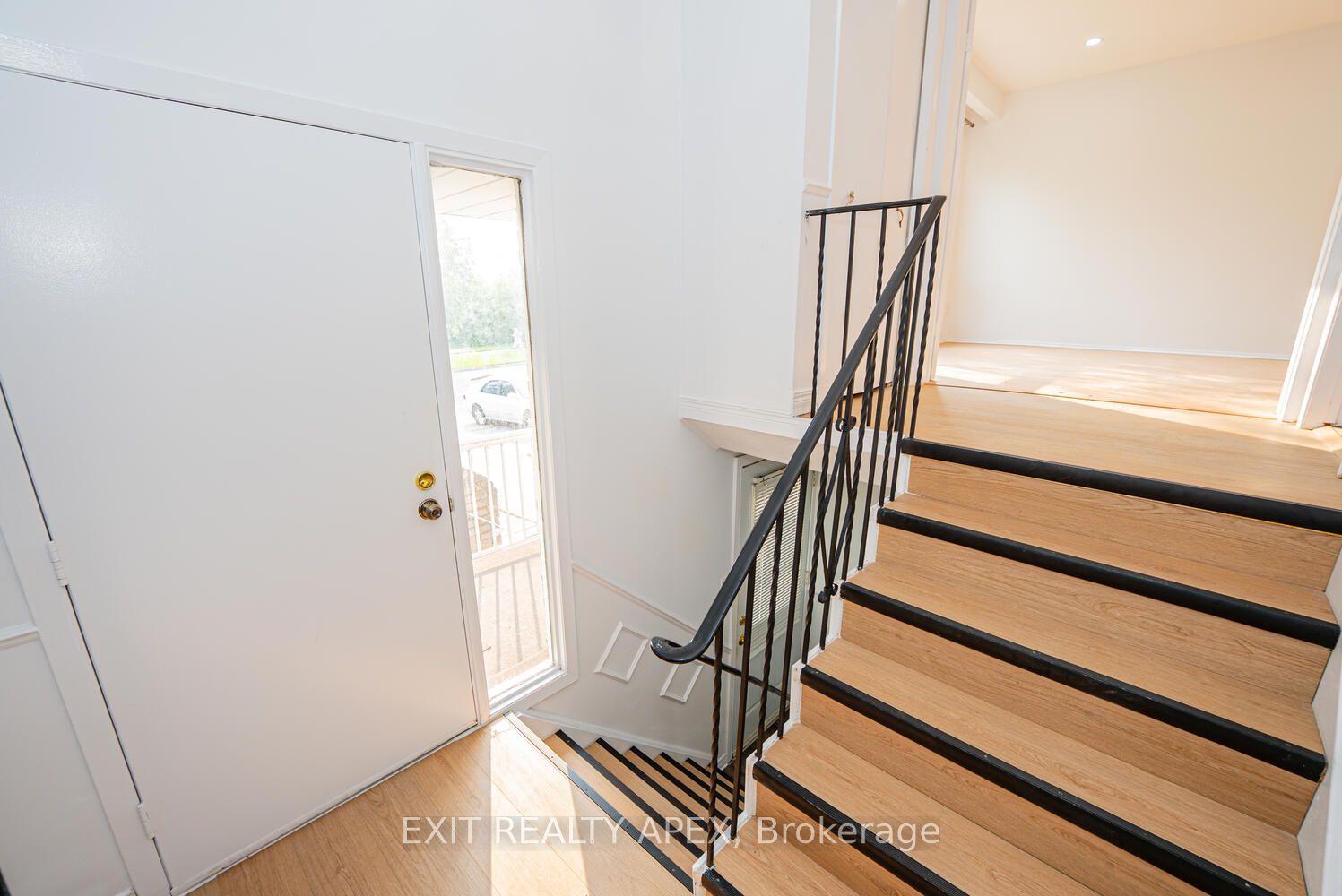 122 Centre Street N Property Photo 8