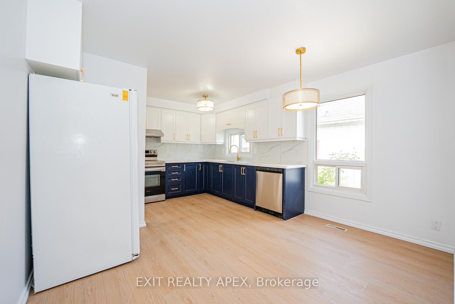 122 Centre Street N Property Photo 14