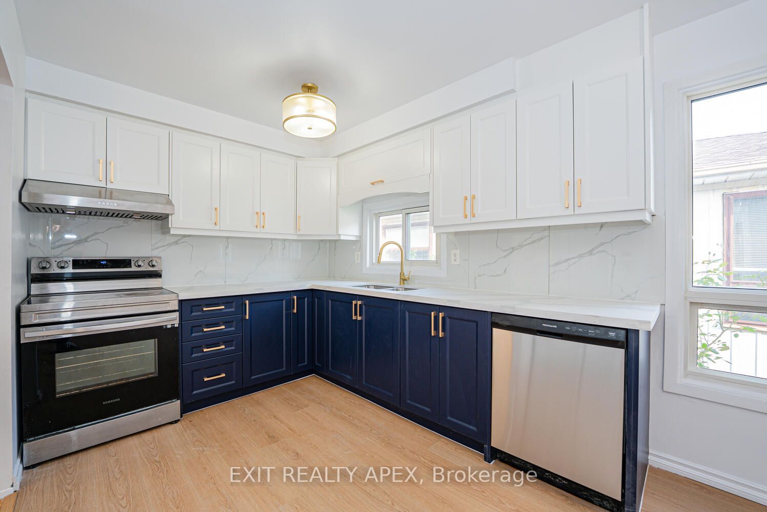 122 Centre Street N Property Photo 16