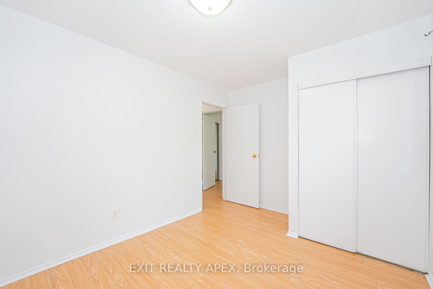 122 Centre Street N Property Photo 22