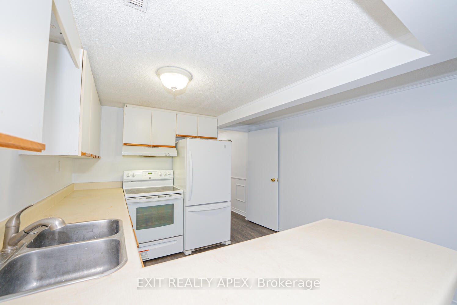 122 Centre Street N Property Photo 35