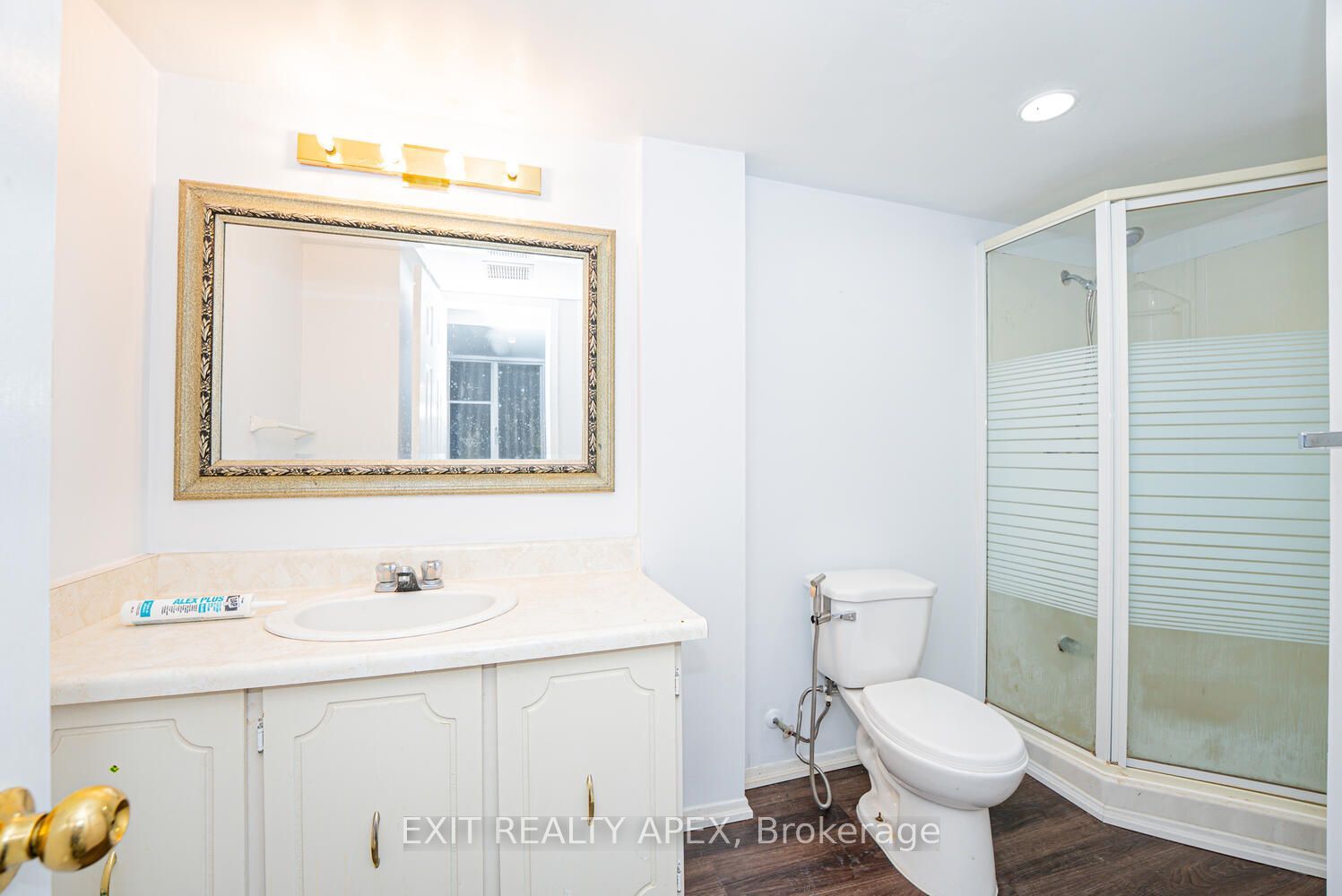 122 Centre Street N Property Photo 37