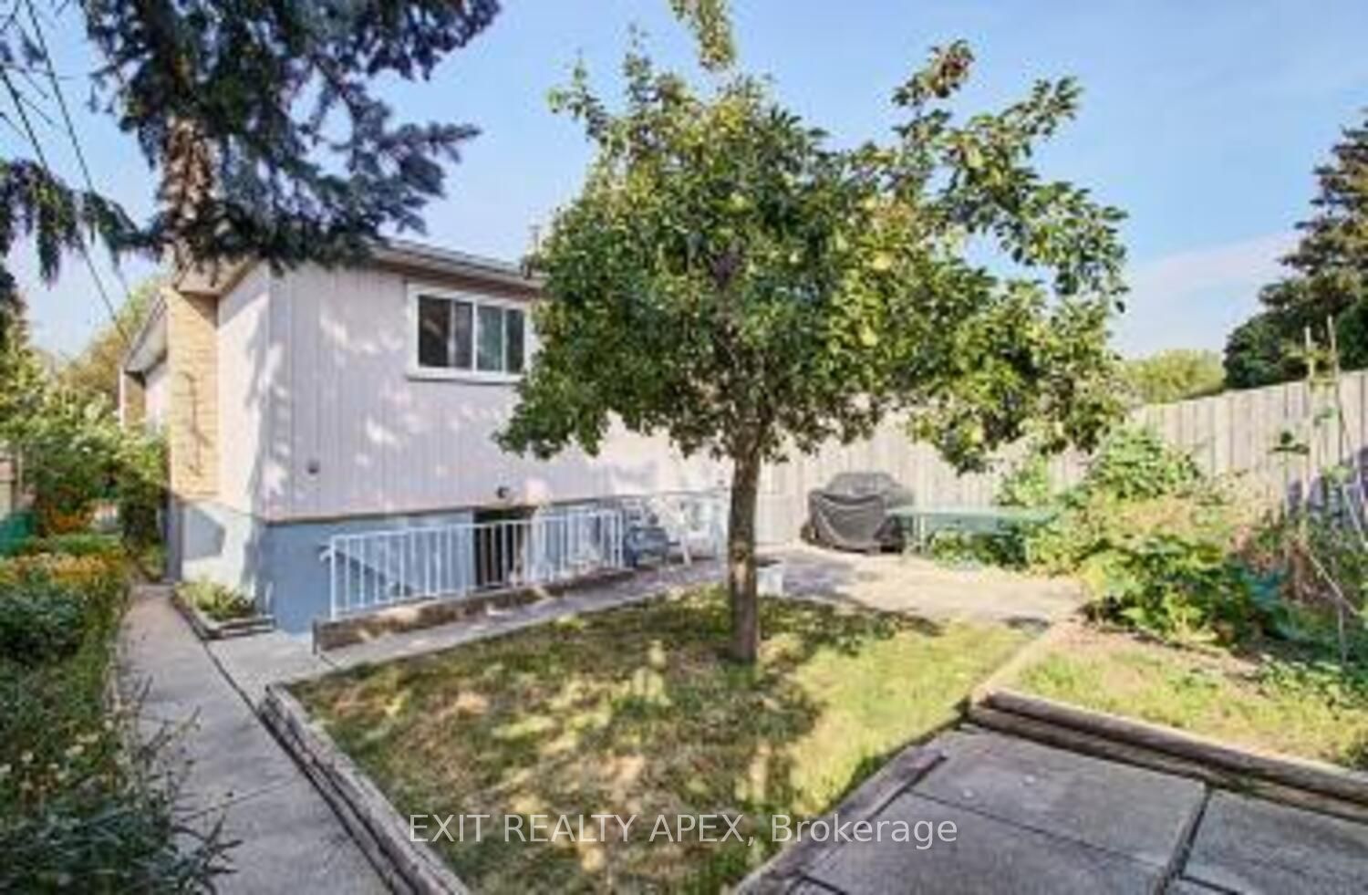 122 Centre Street N Property Photo 47