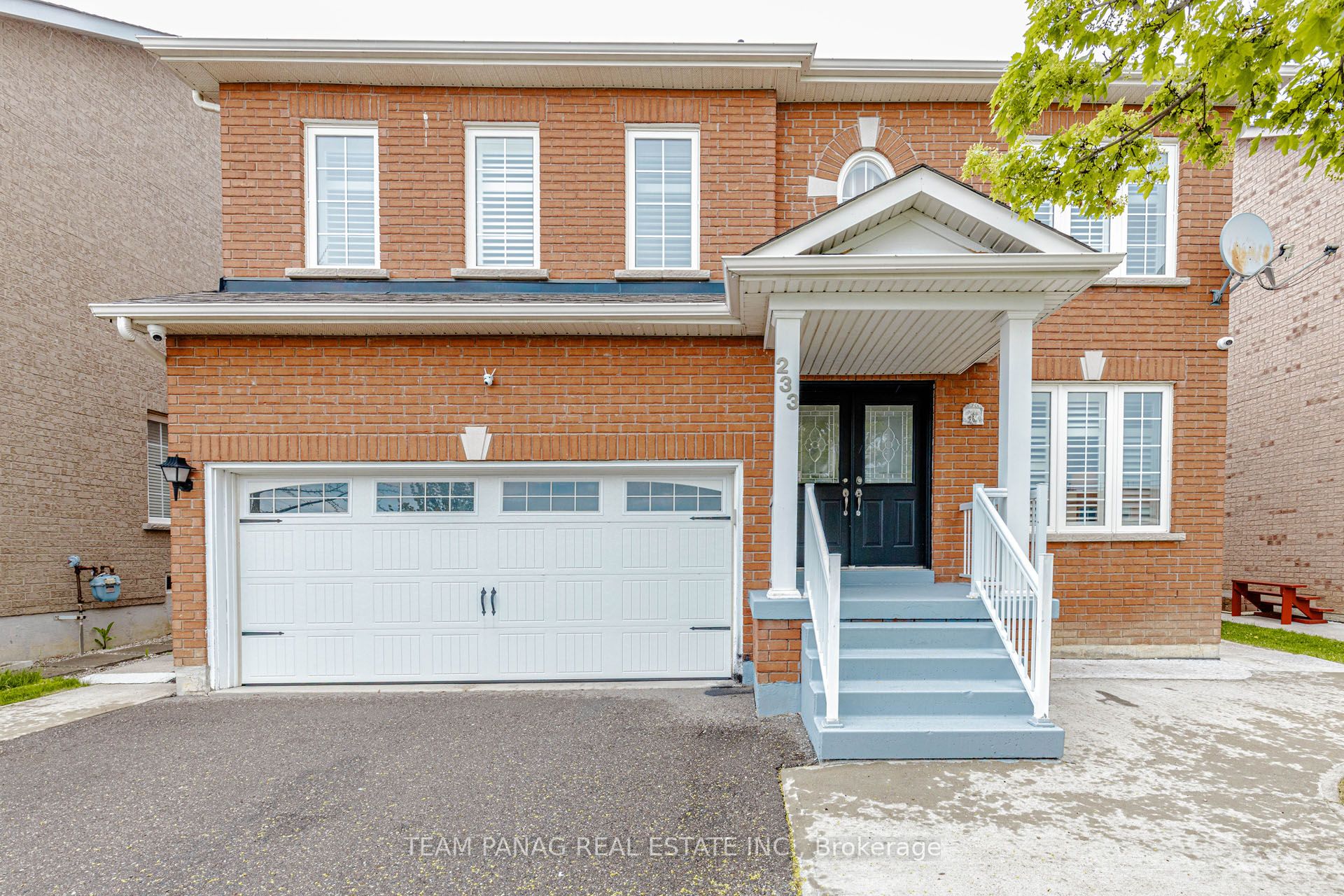 233 Queen Mary Drive Property Photo 1