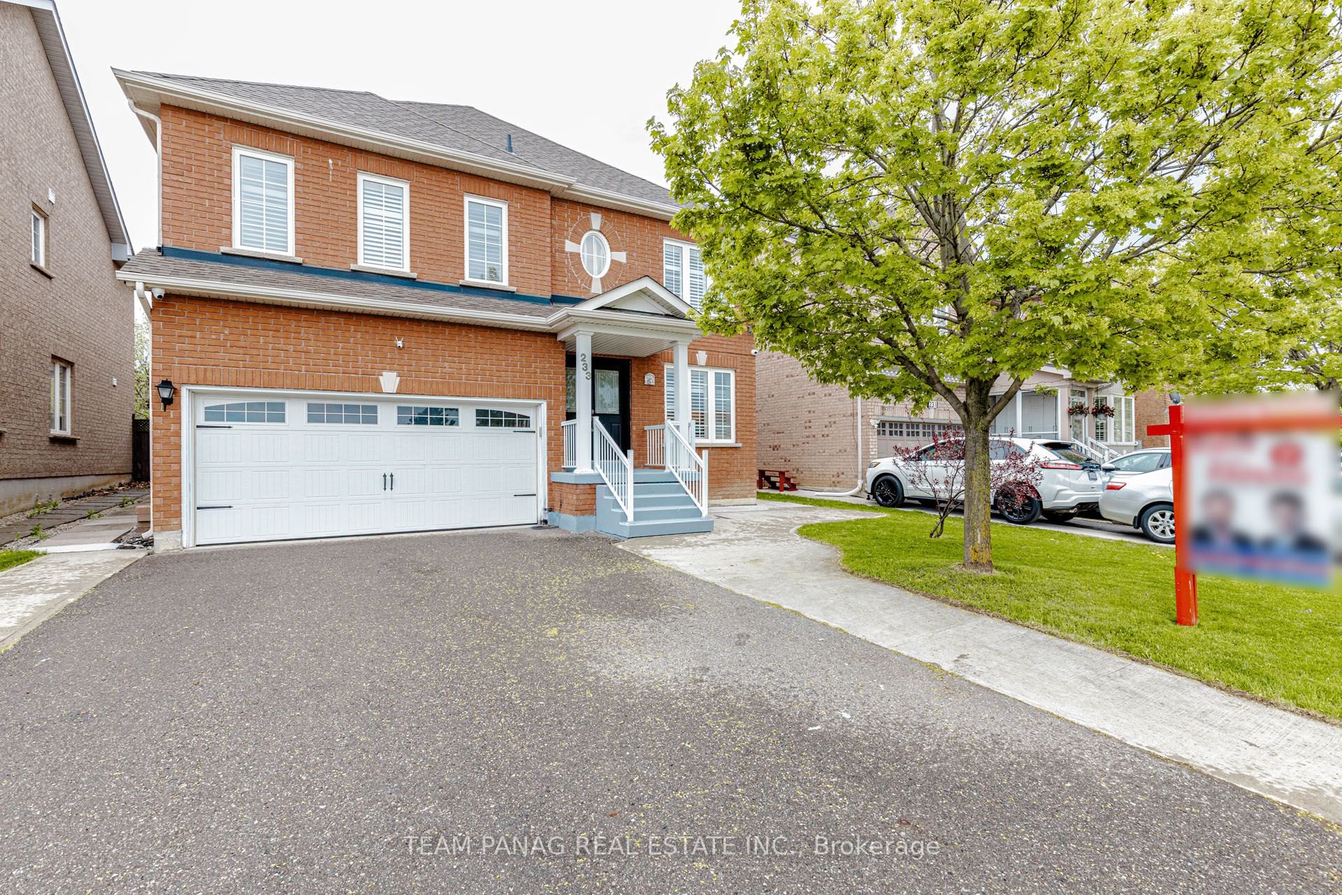 233 Queen Mary Drive Property Photo 2