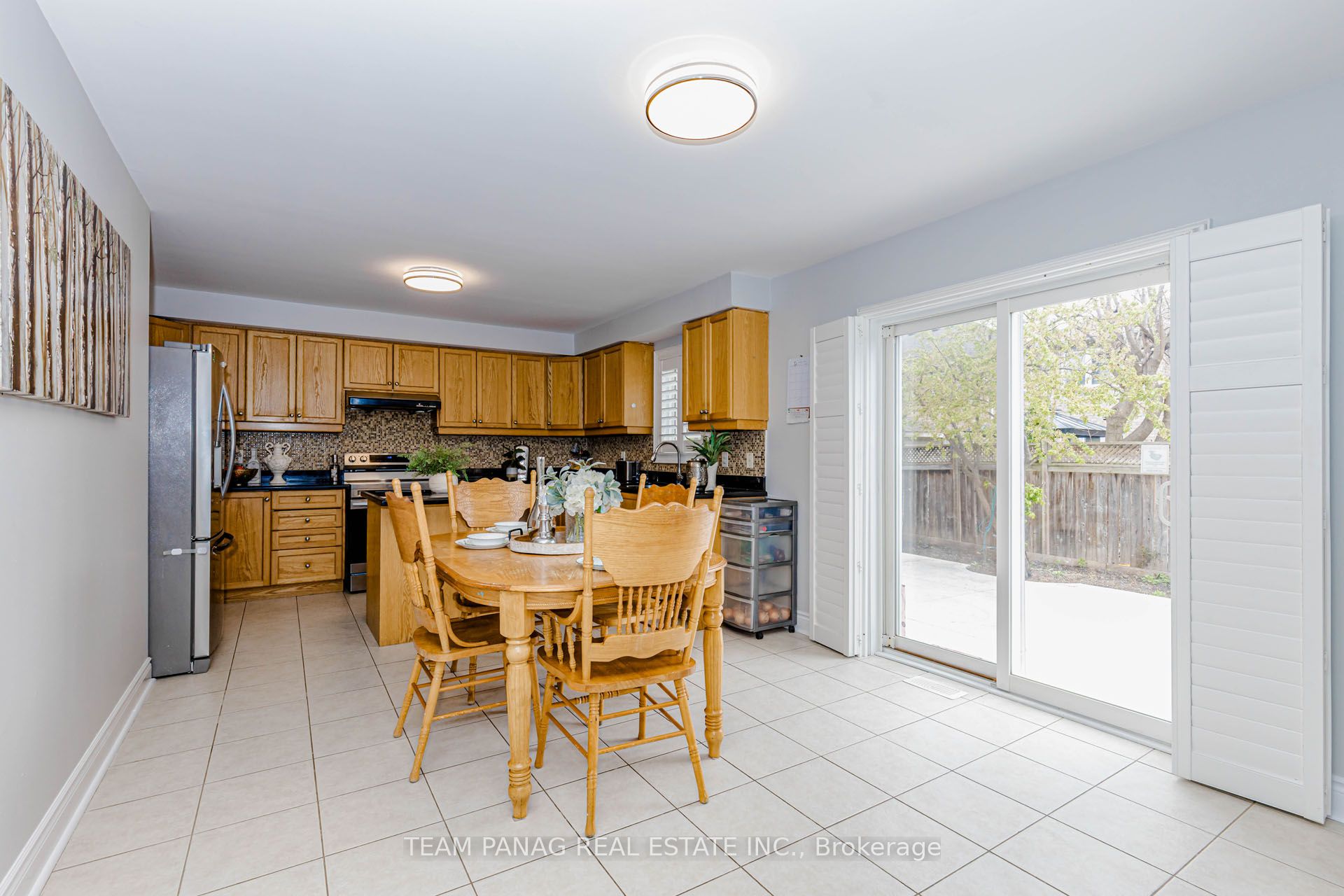 233 Queen Mary Drive Property Photo 12