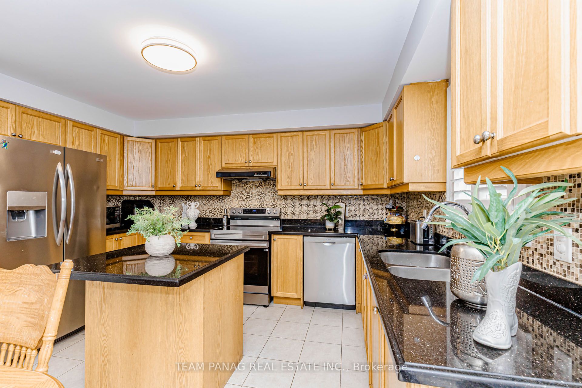 233 Queen Mary Drive Property Photo 13