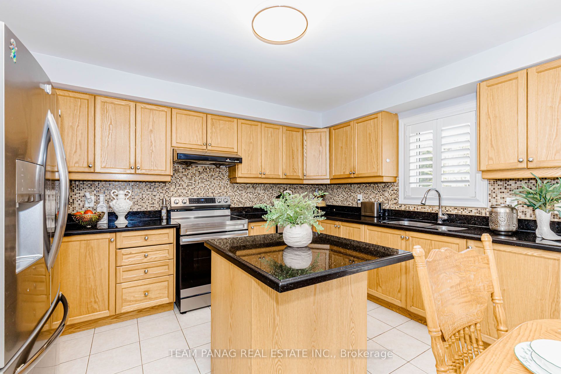 233 Queen Mary Drive Property Photo 14