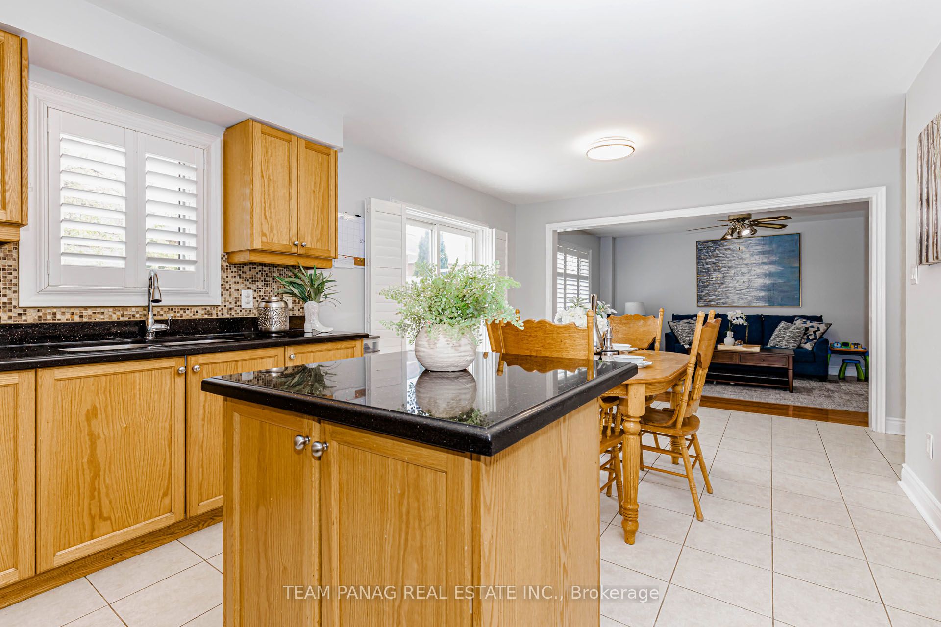 233 Queen Mary Drive Property Photo 16