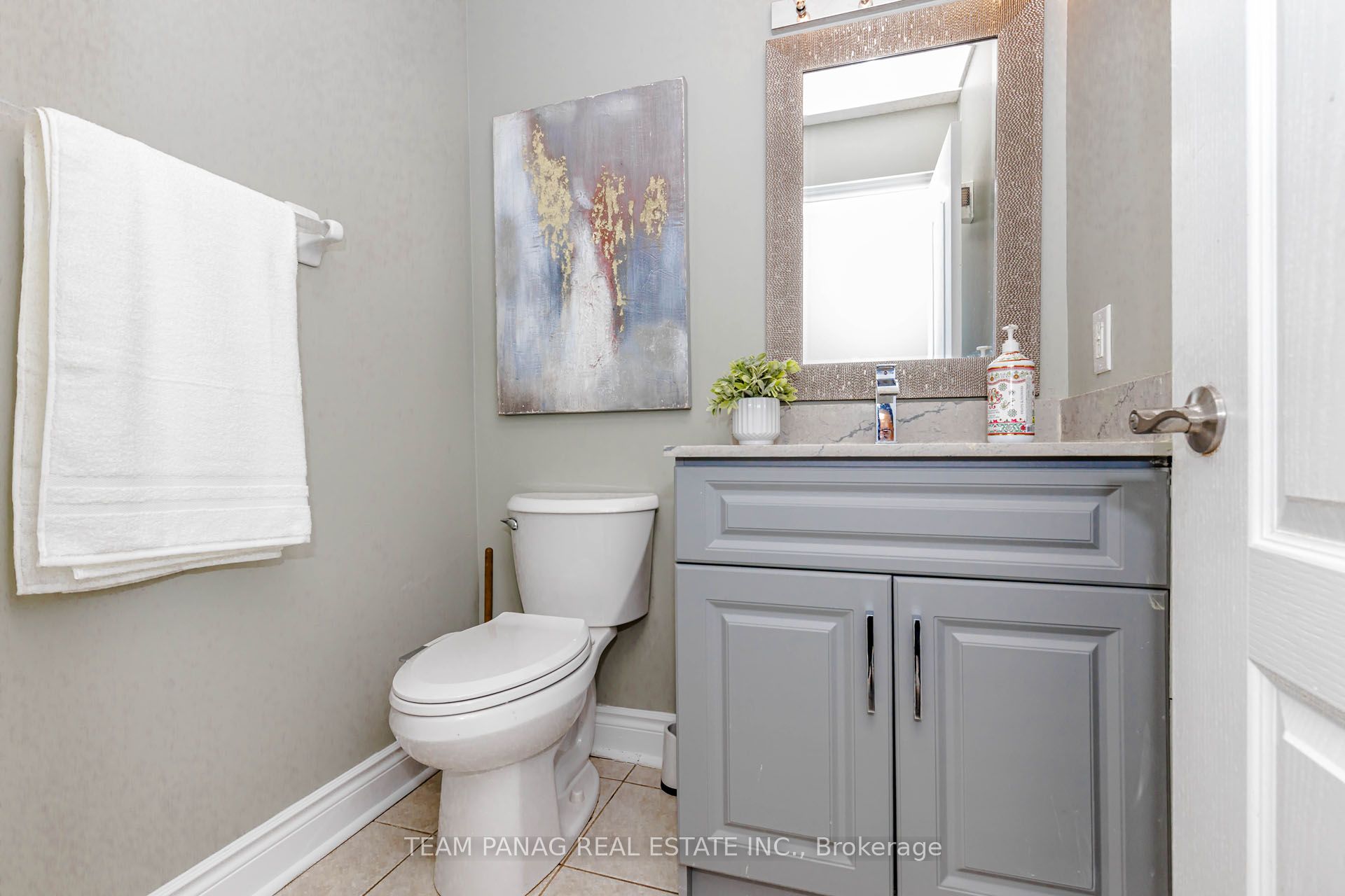233 Queen Mary Drive Property Photo 17