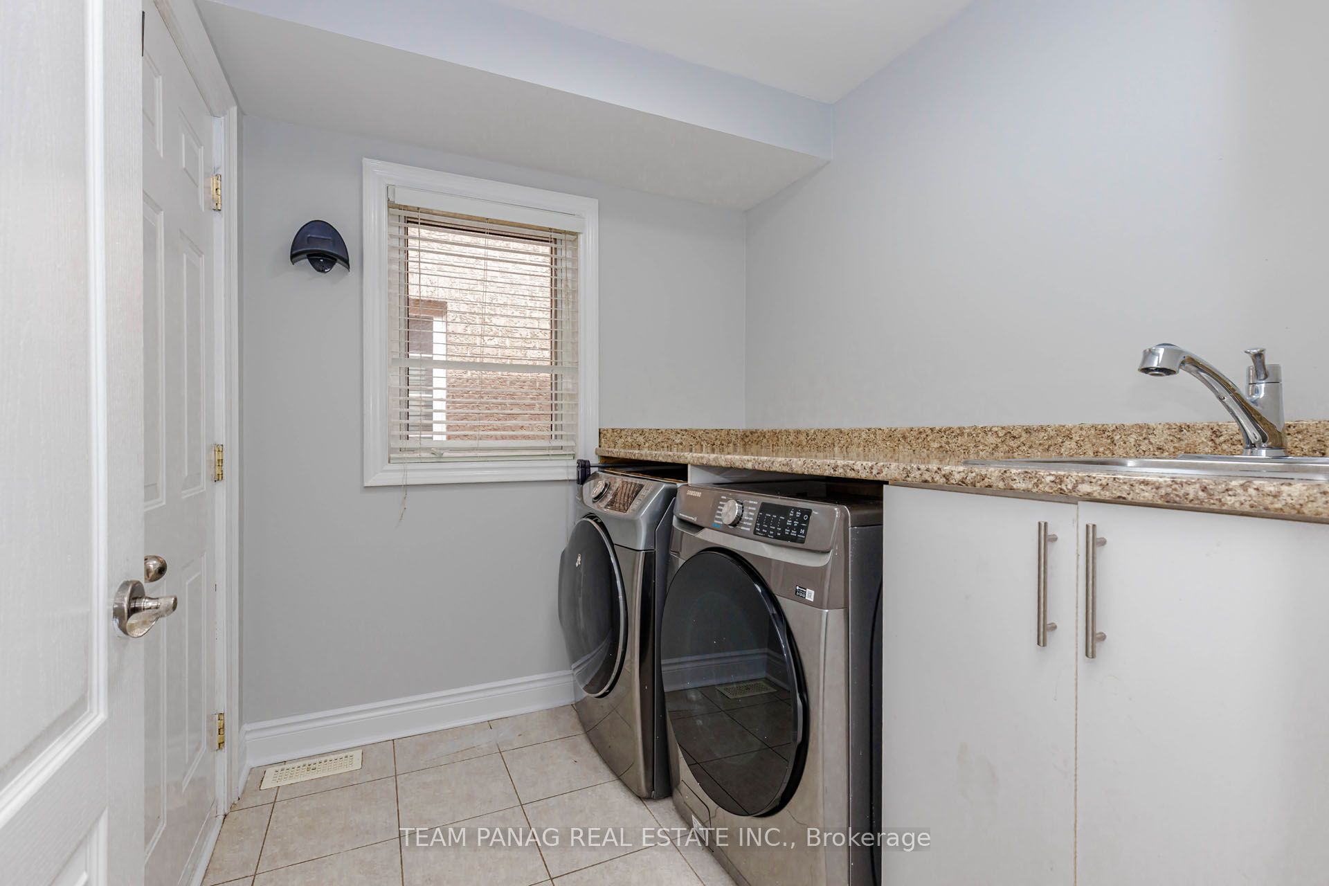 233 Queen Mary Drive Property Photo 18