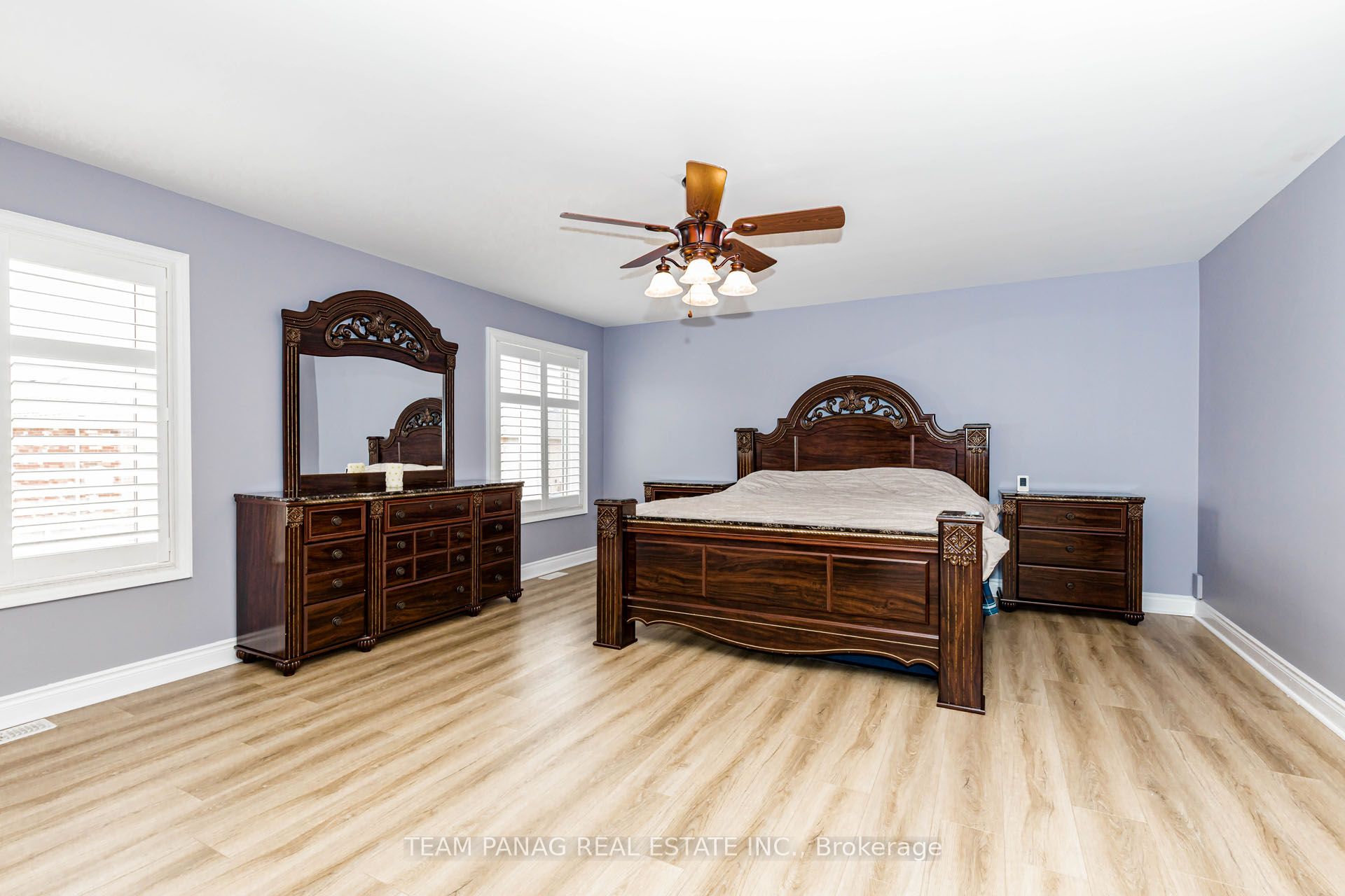 233 Queen Mary Drive Property Photo 21