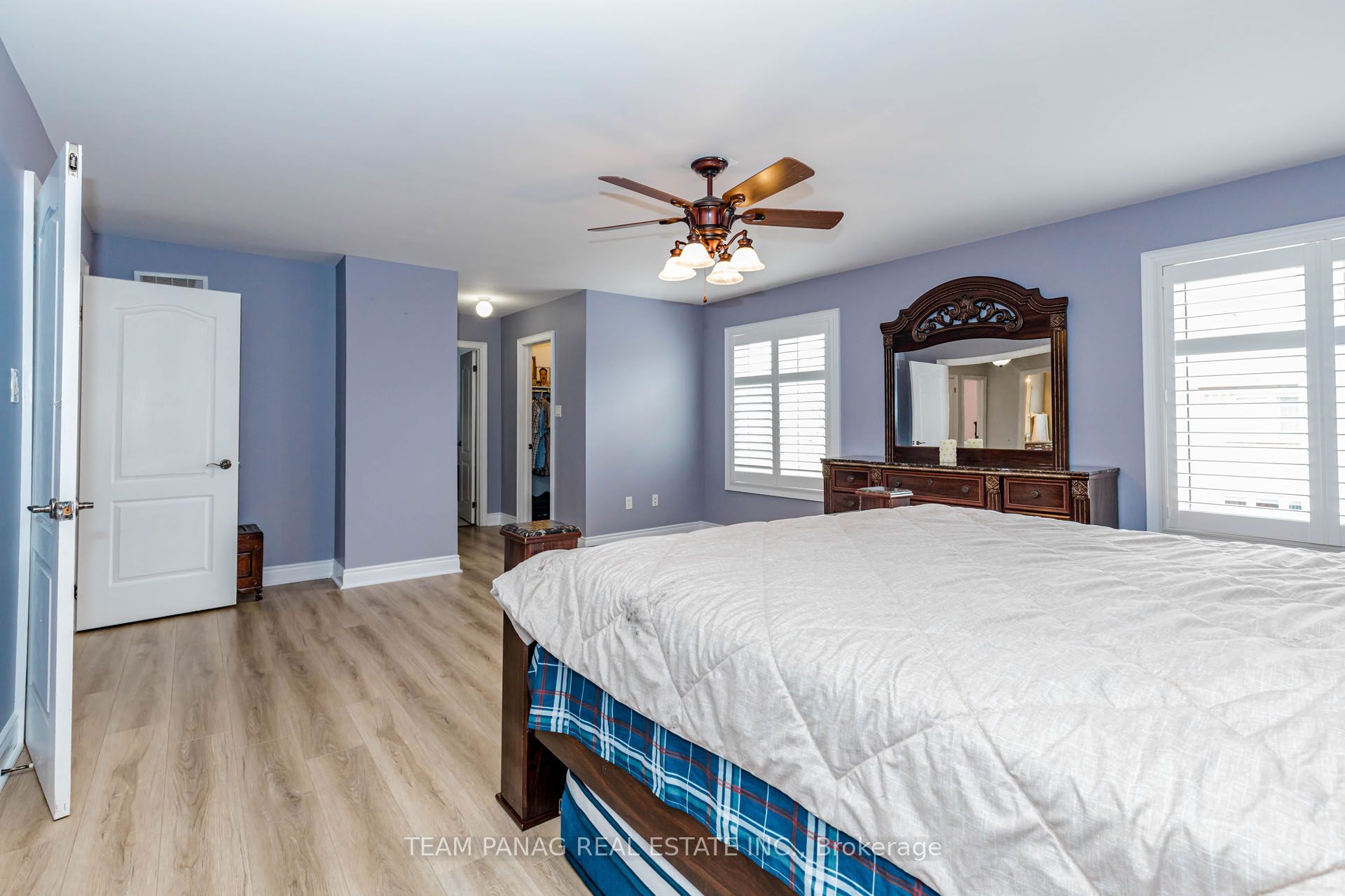 233 Queen Mary Drive Property Photo 22