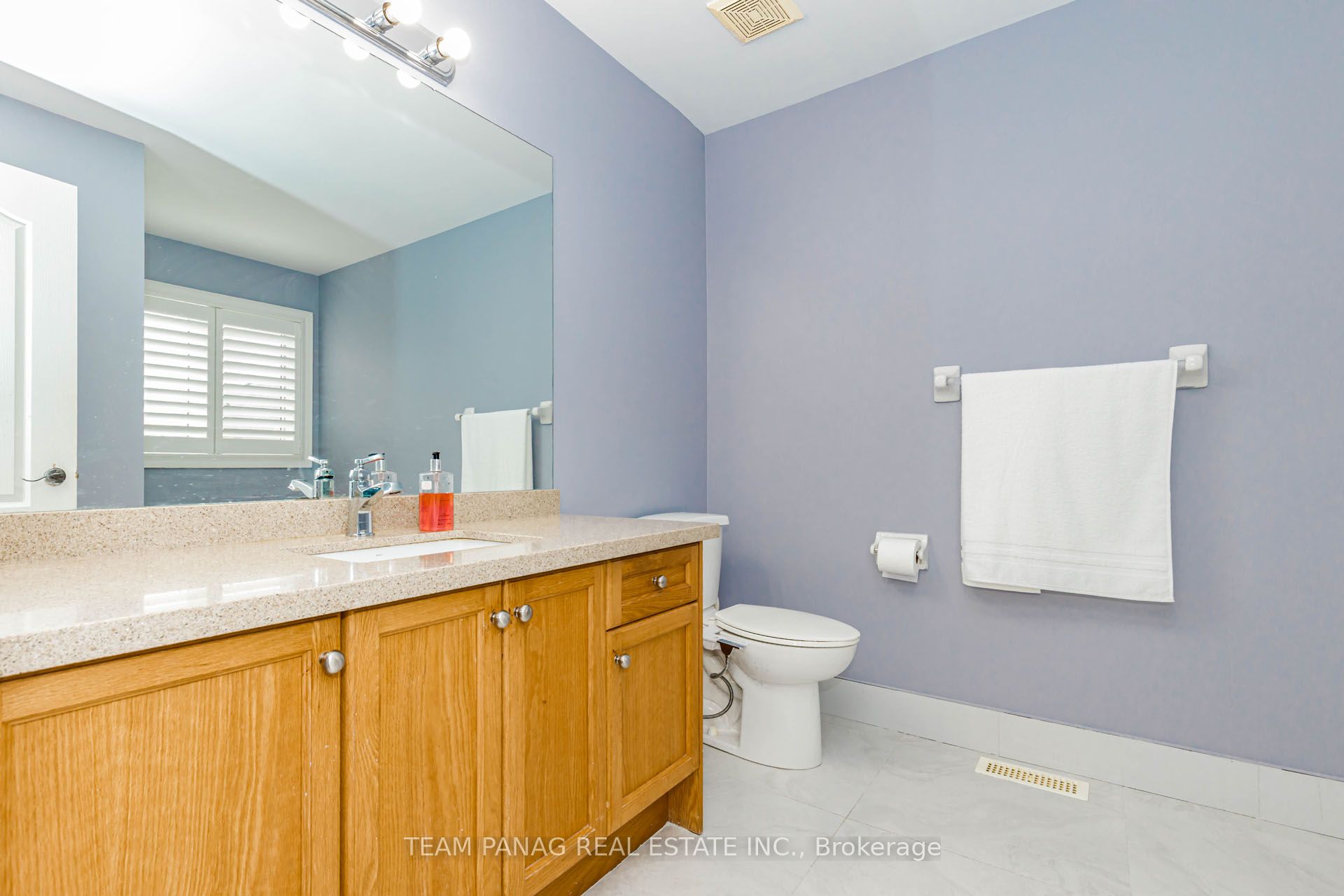 233 Queen Mary Drive Property Photo 24