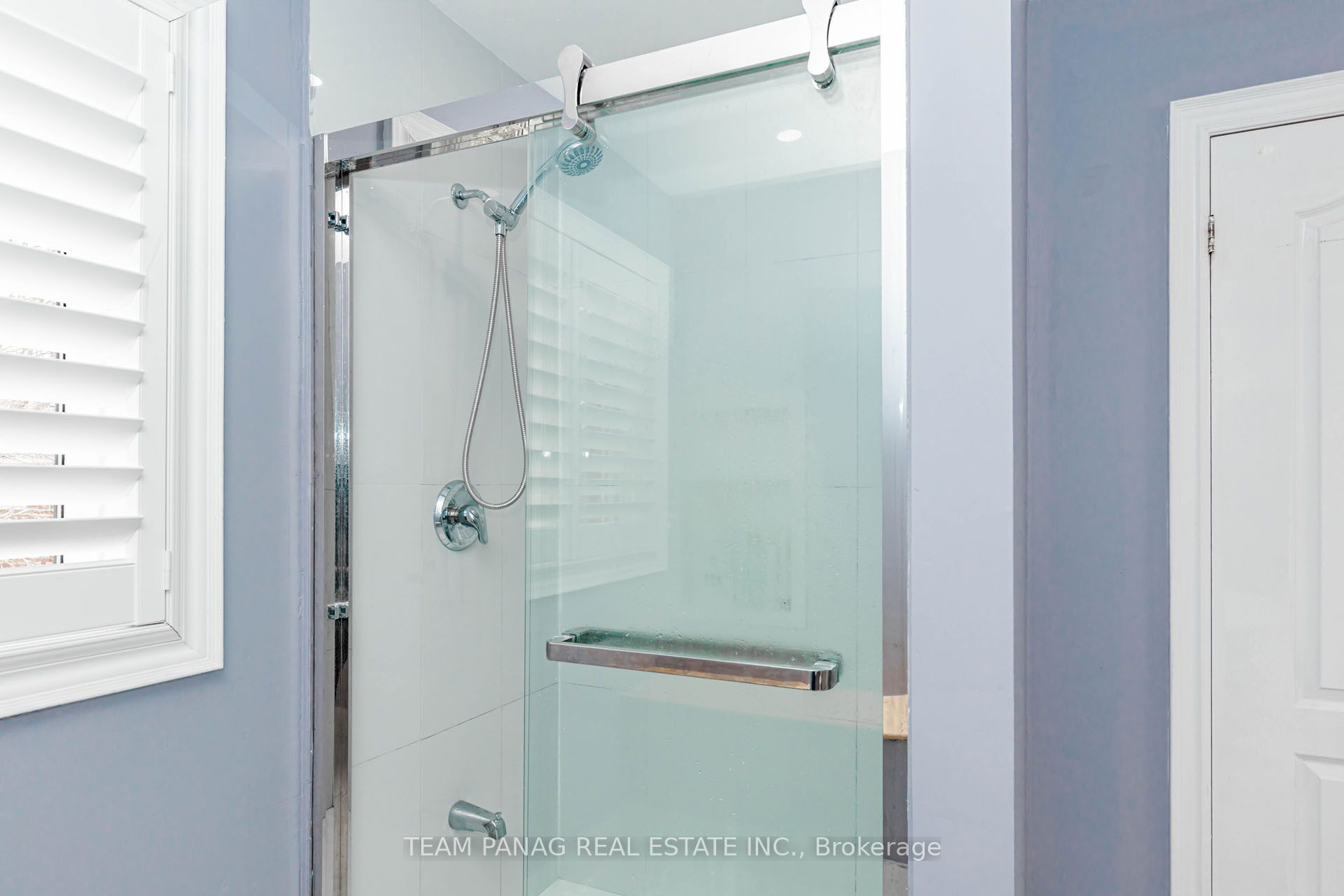 233 Queen Mary Drive Property Photo 25