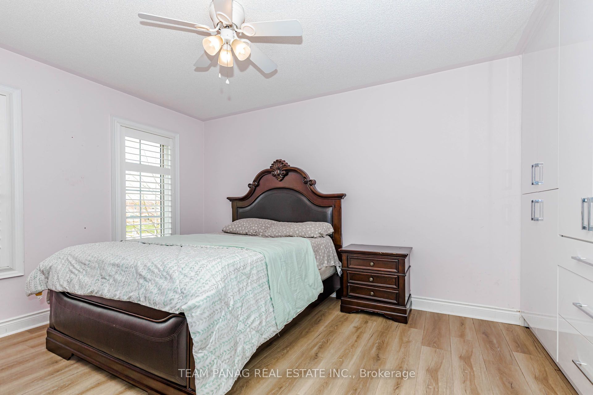 233 Queen Mary Drive Property Photo 30
