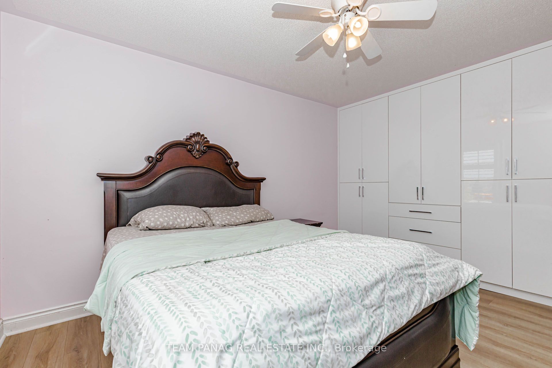 233 Queen Mary Drive Property Photo 31