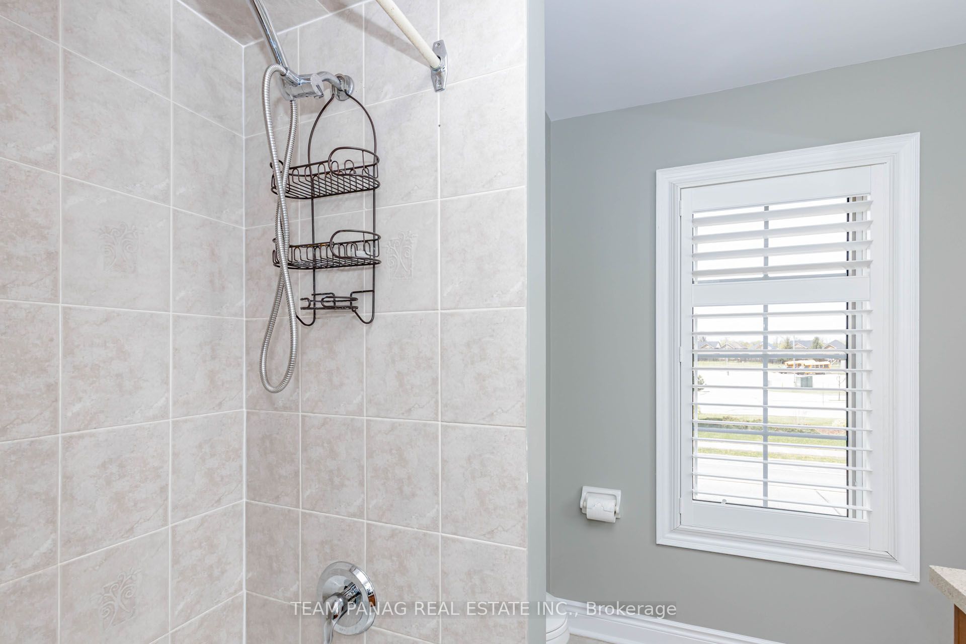 233 Queen Mary Drive Property Photo 34