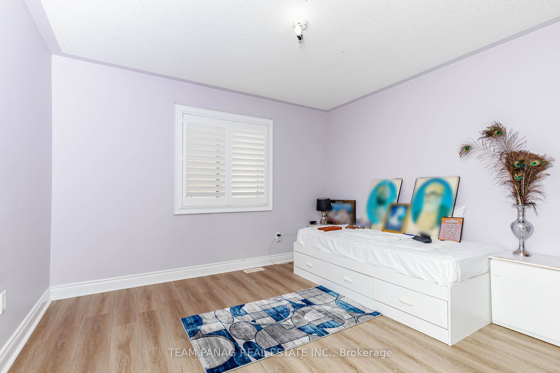 233 Queen Mary Drive Property Photo 35