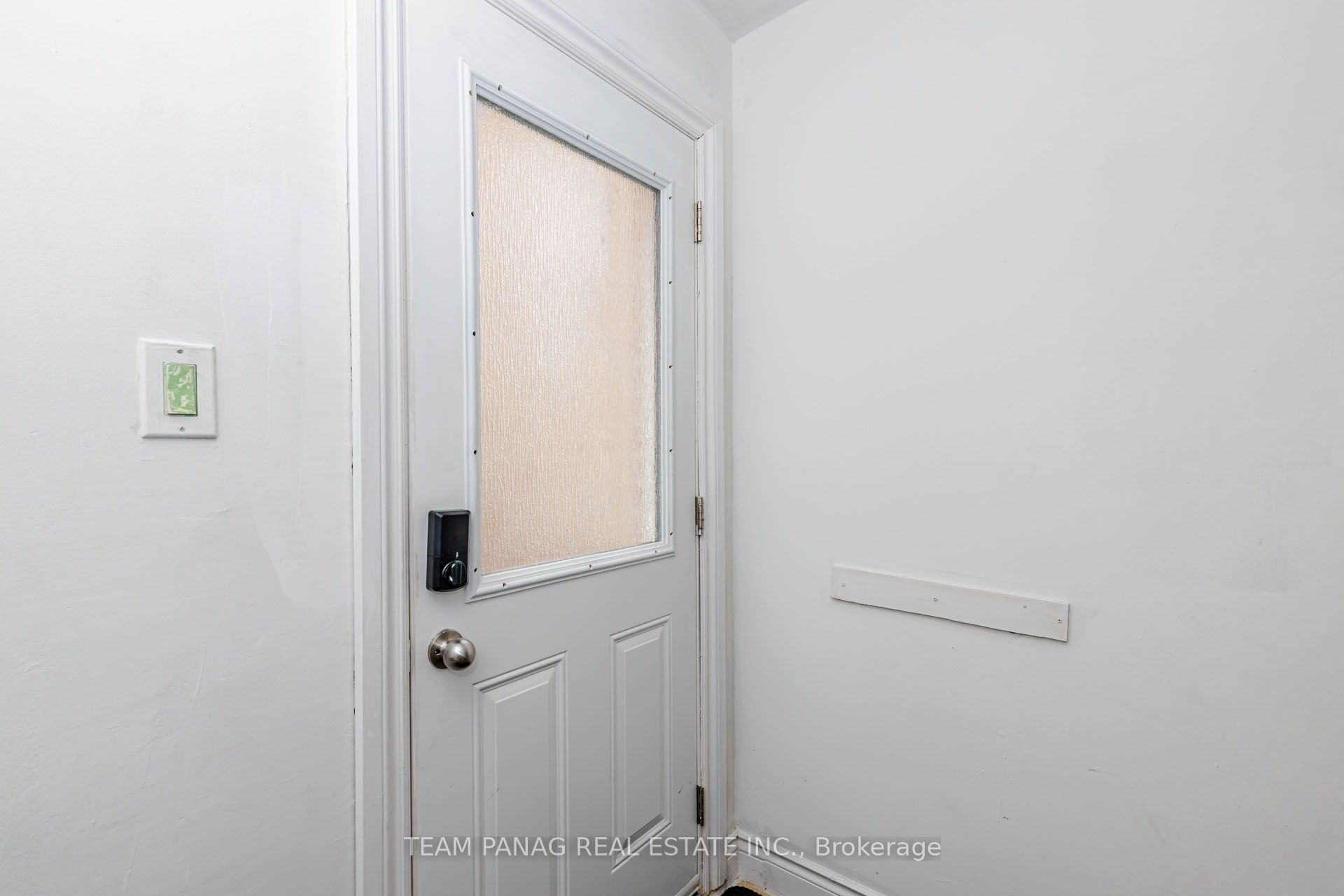 233 Queen Mary Drive Property Photo 37