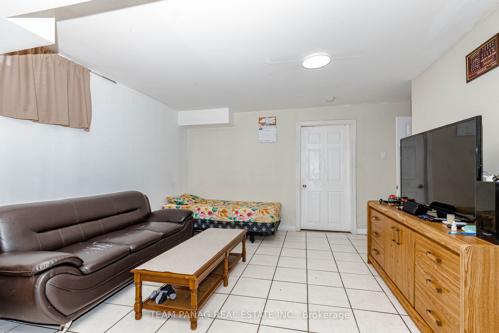 233 Queen Mary Drive Property Photo 39