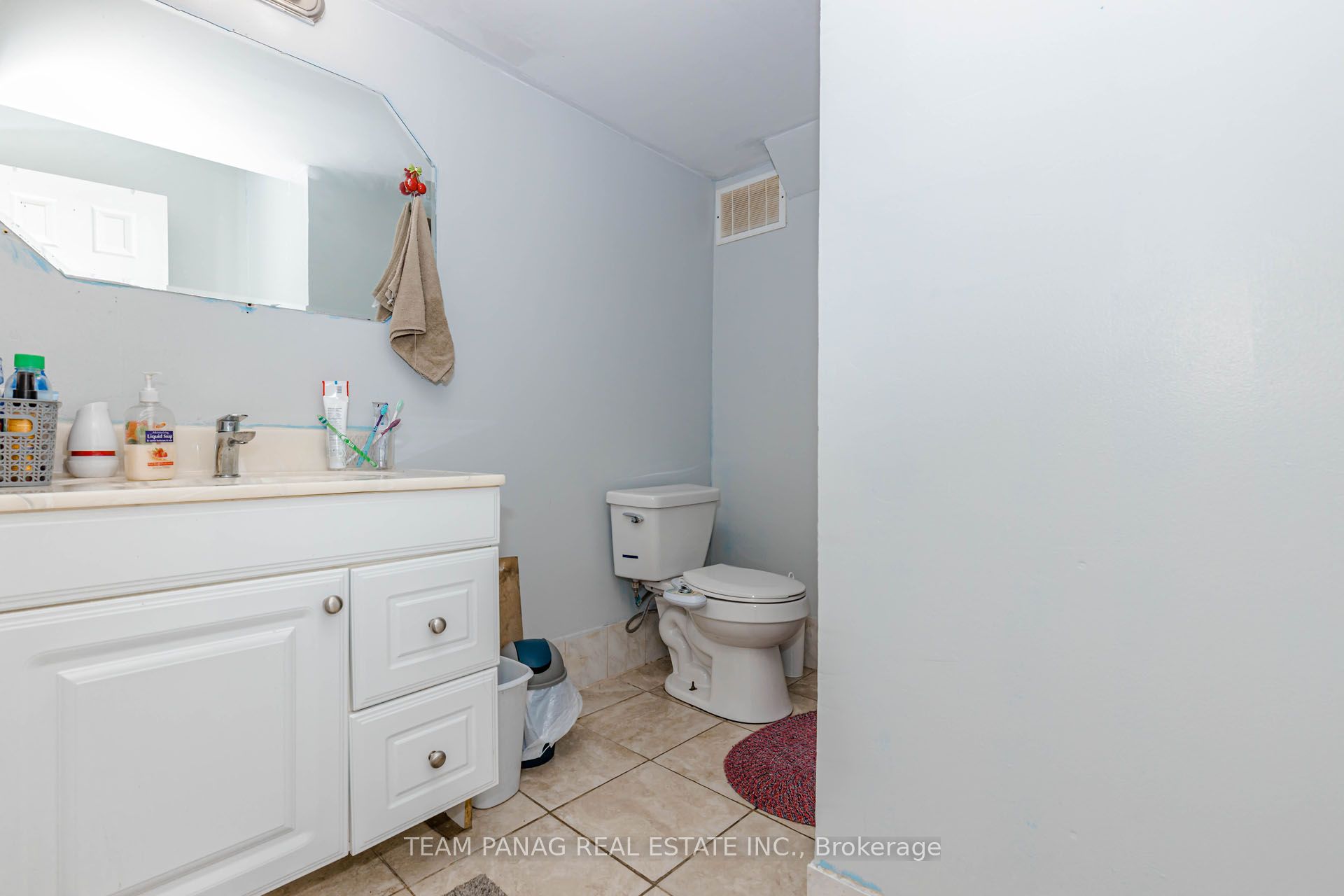 233 Queen Mary Drive Property Photo 42
