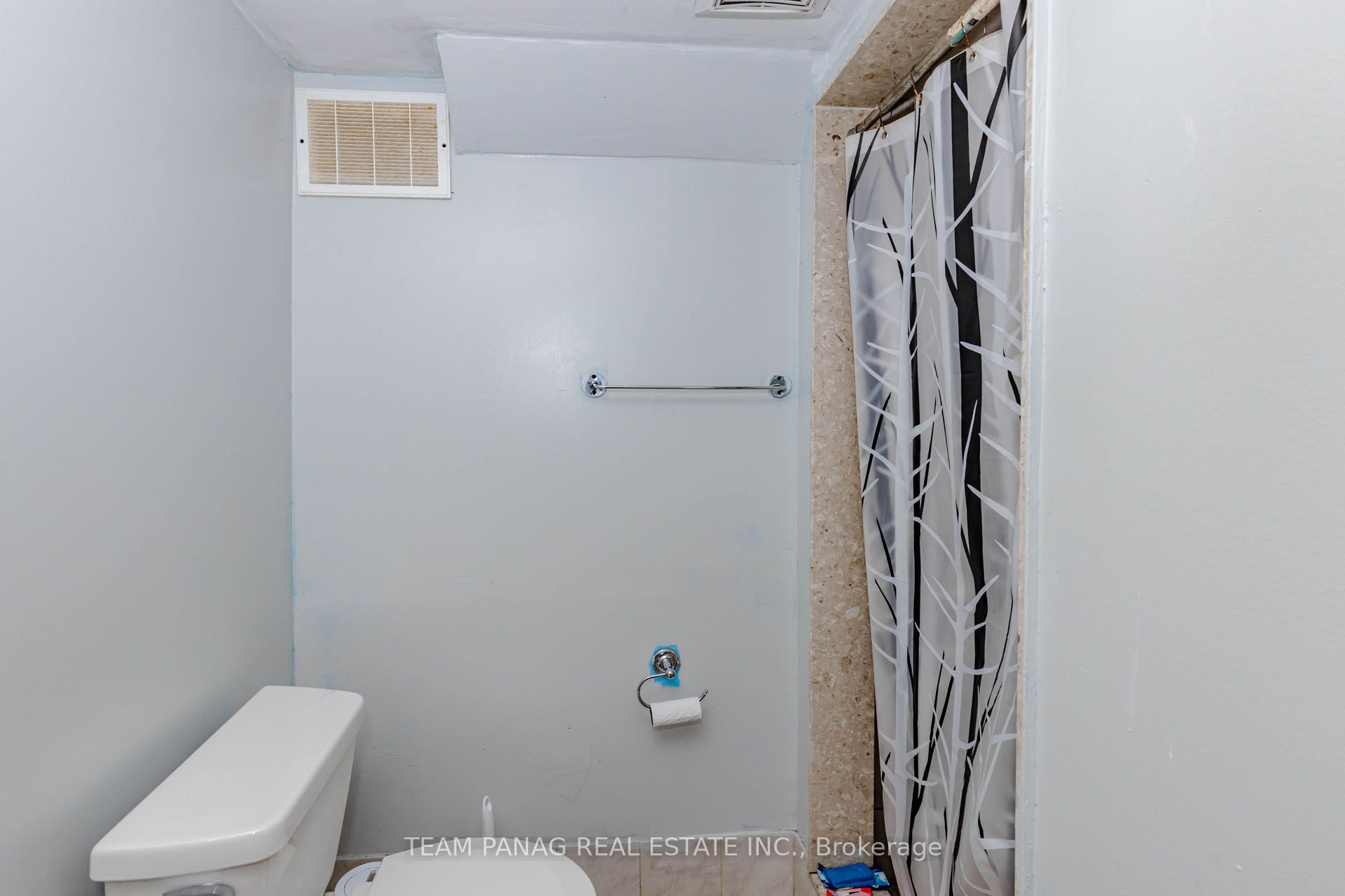 233 Queen Mary Drive Property Photo 43