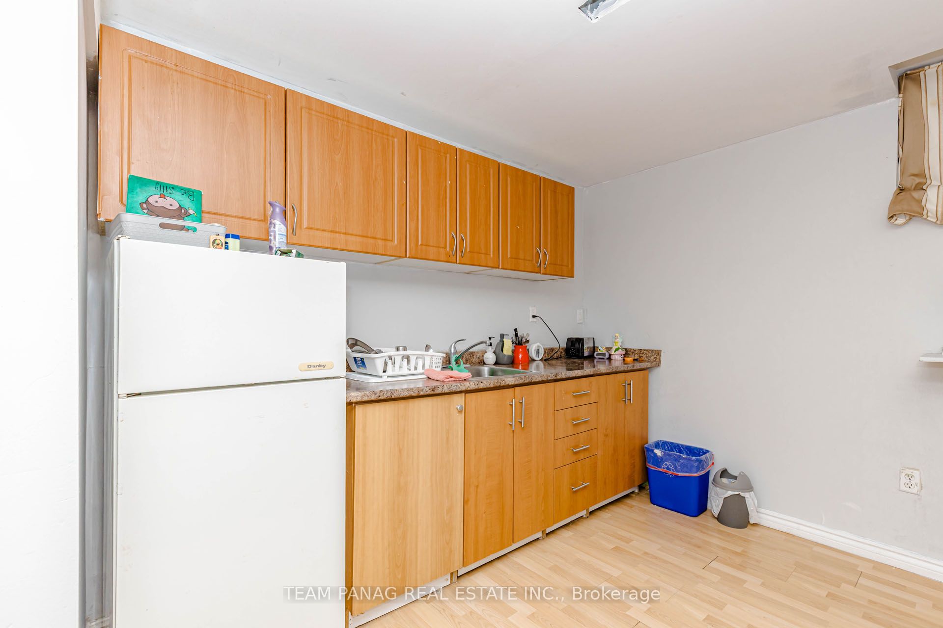 233 Queen Mary Drive Property Photo 45