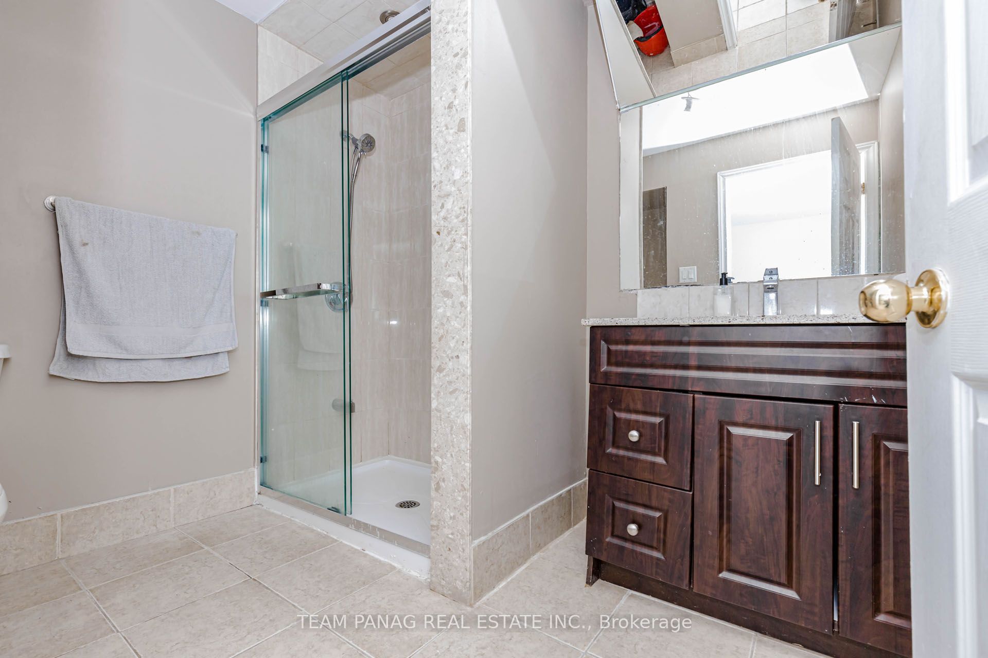 233 Queen Mary Drive Property Photo 46