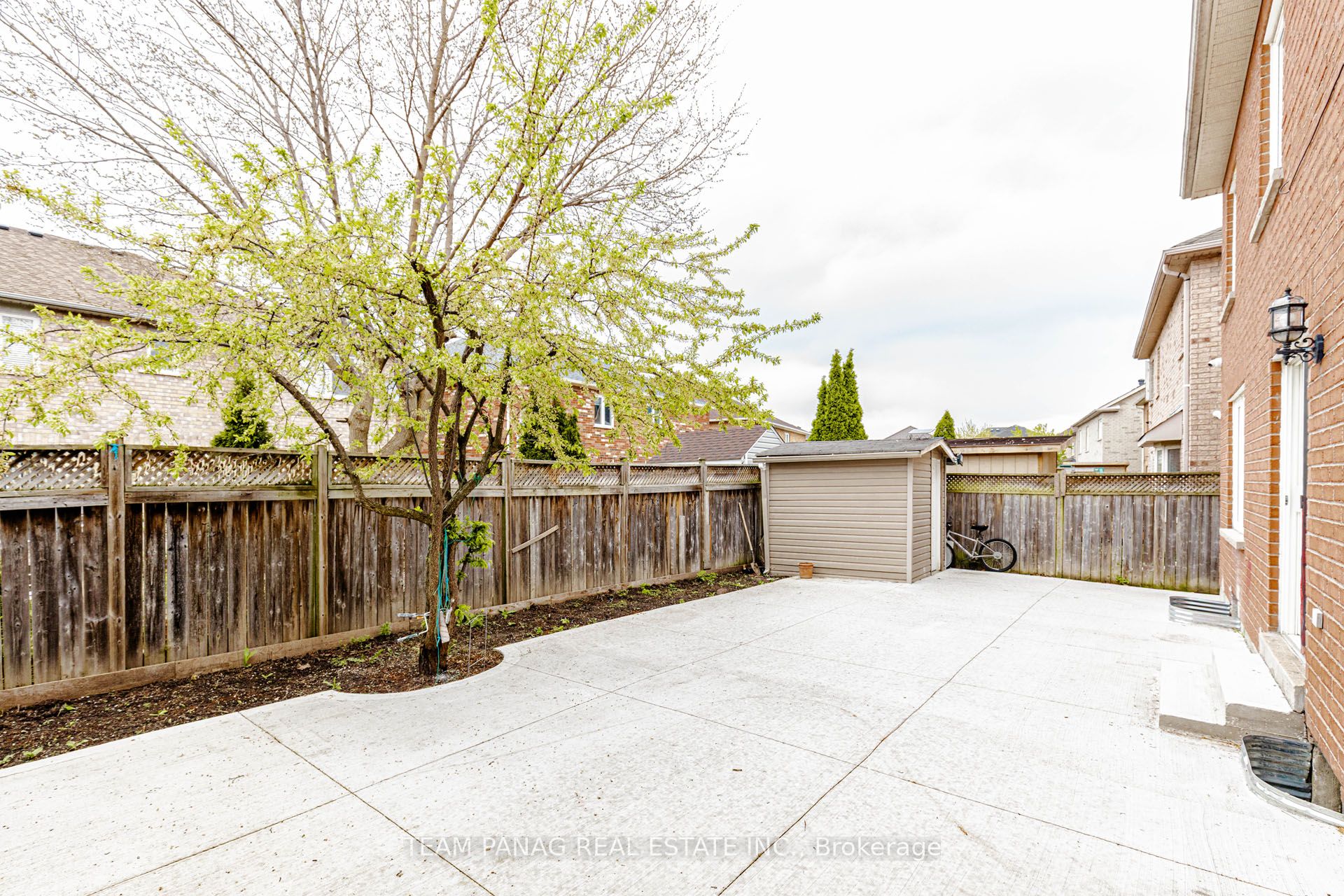 233 Queen Mary Drive Property Photo 48