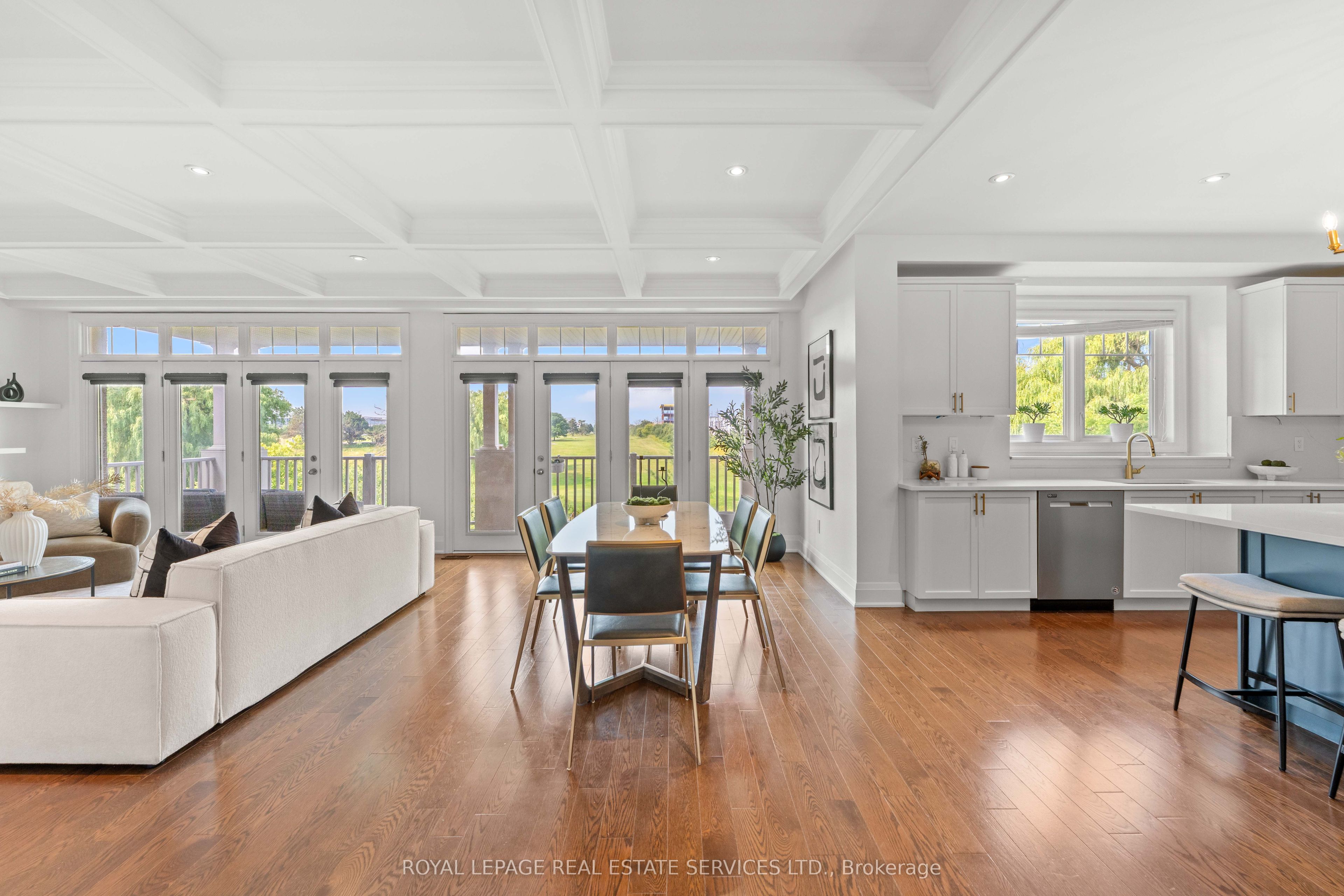118 Coastline Drive Property Photo 7