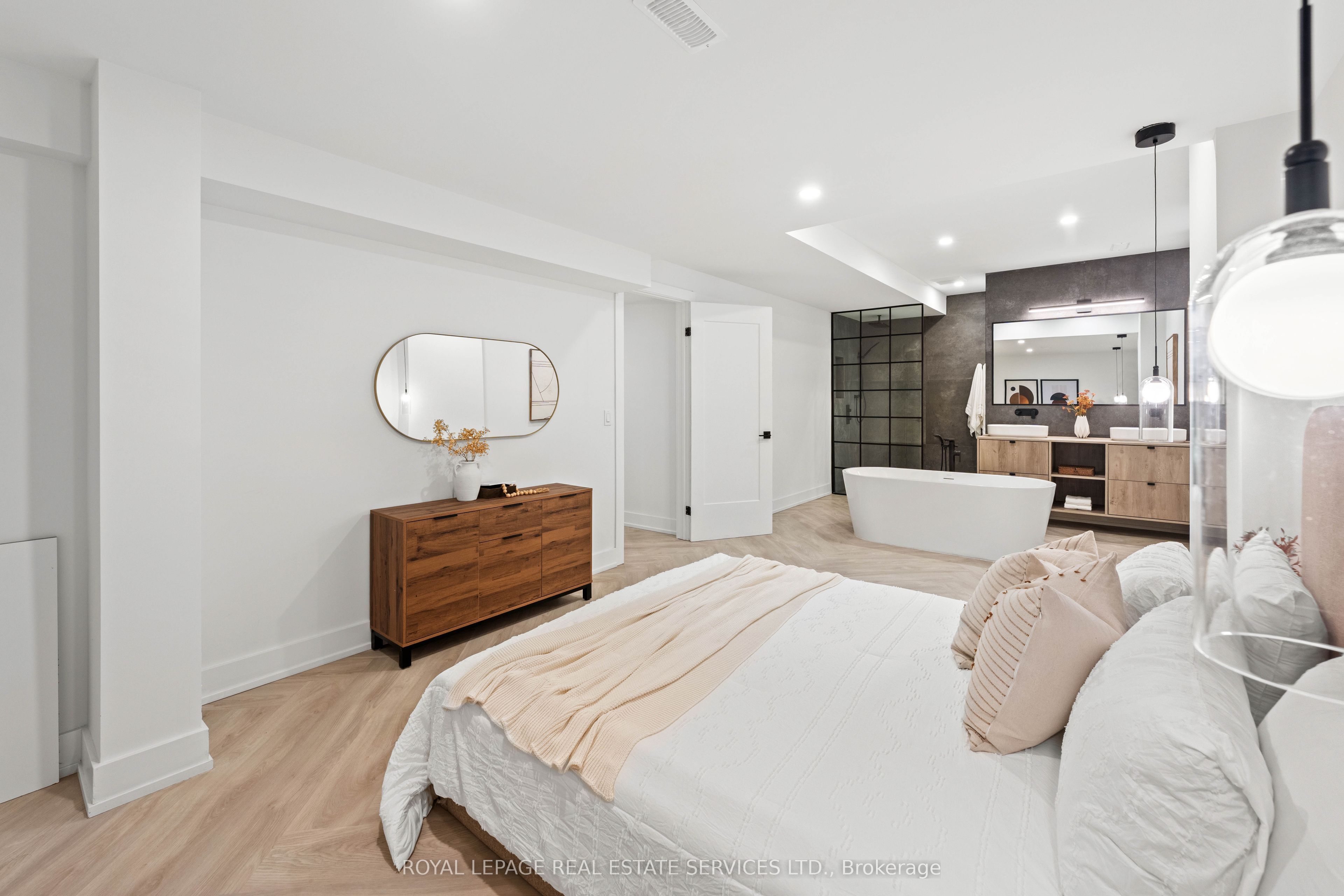 118 Coastline Drive Property Photo 34