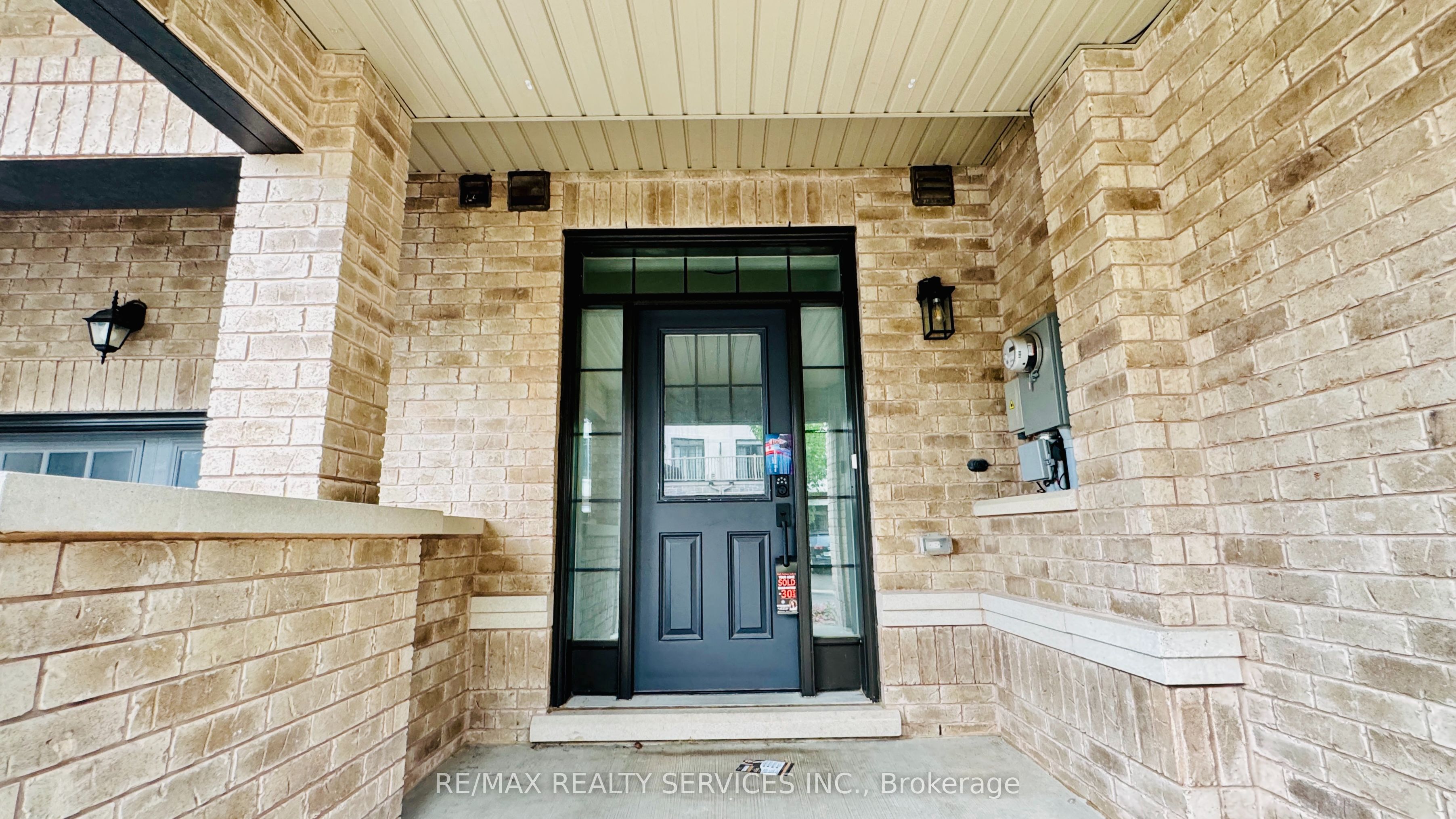 1159 Lloyd Landing Property Photo 3