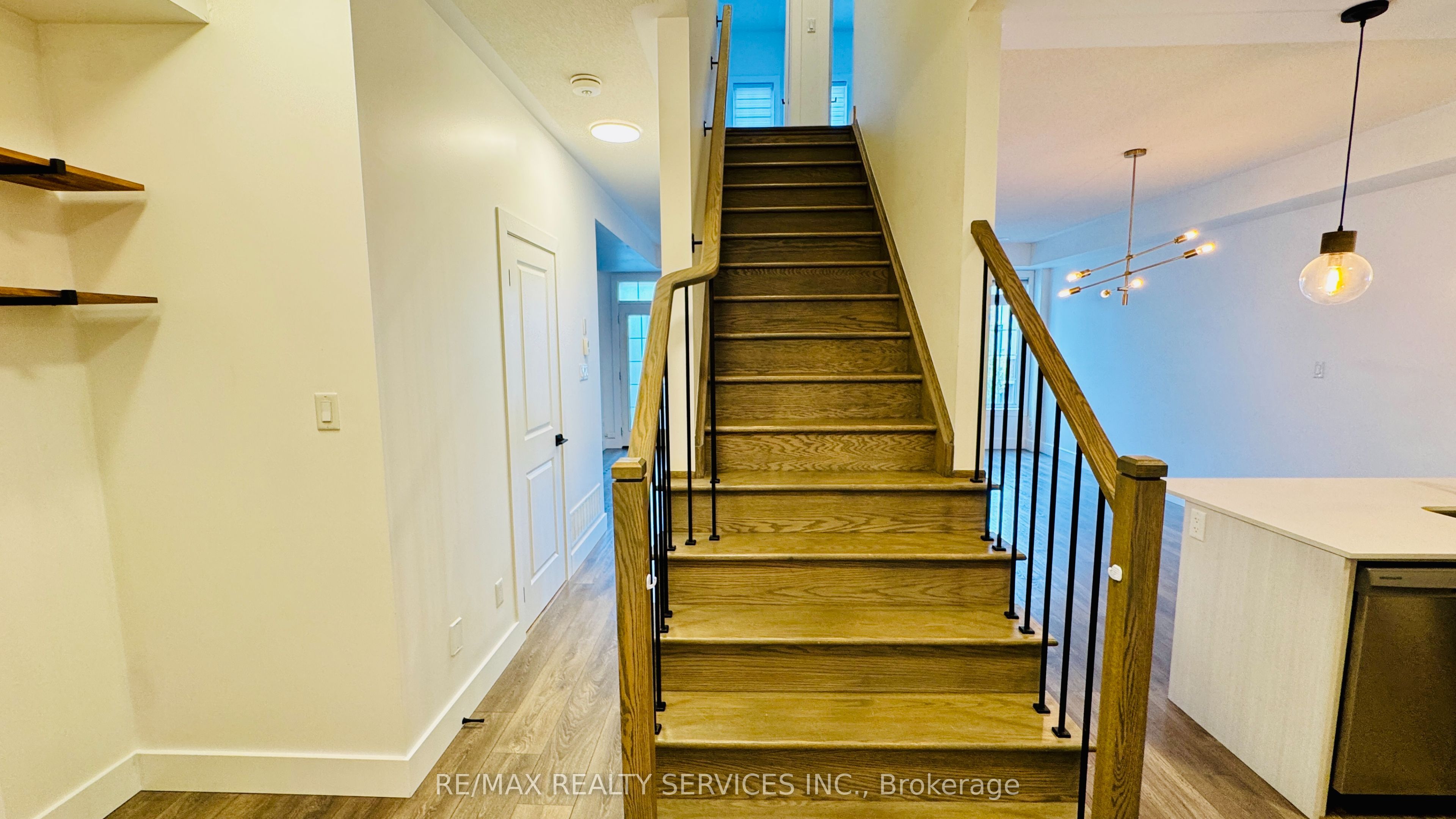 1159 Lloyd Landing Property Photo 5