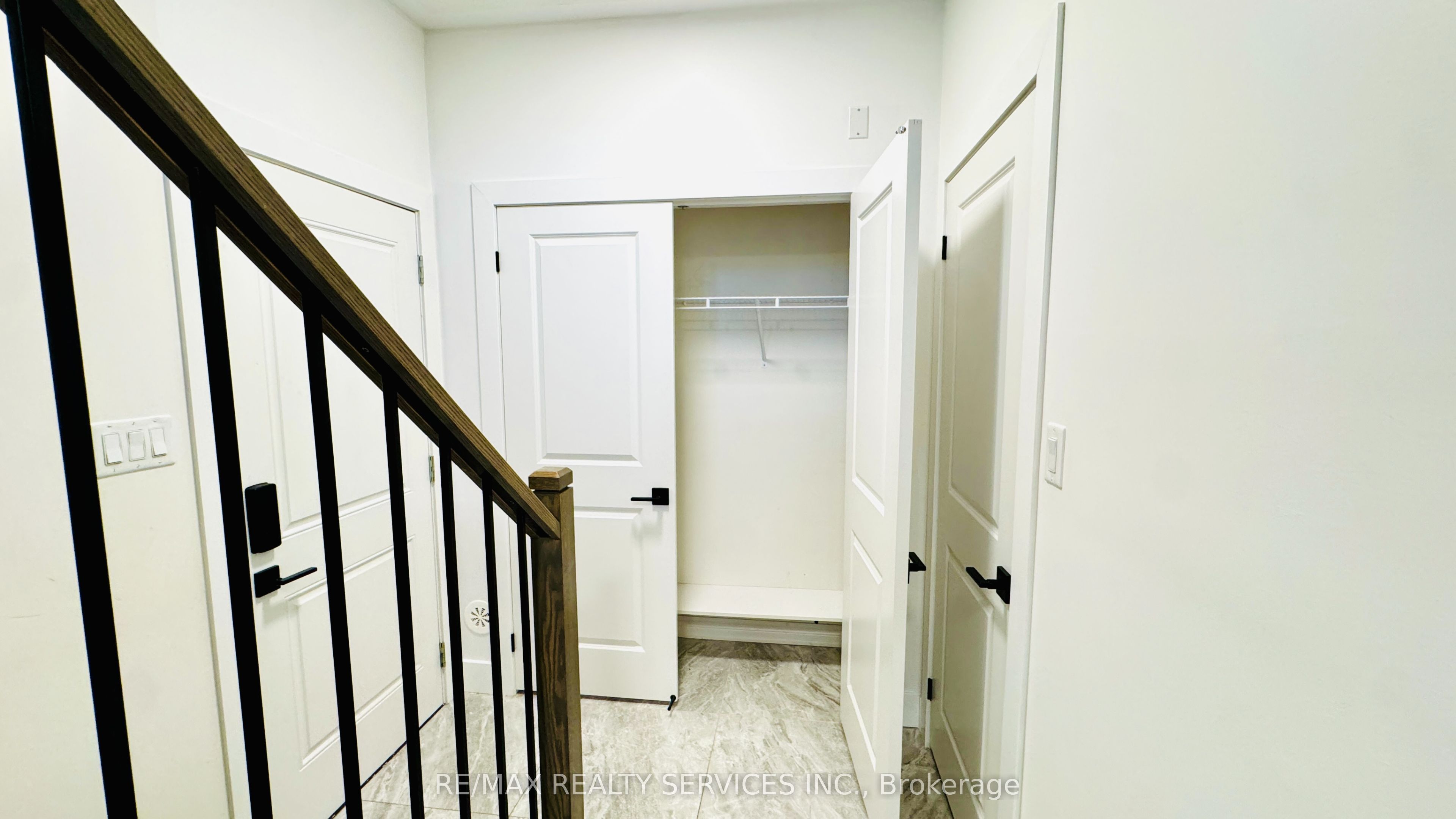 1159 Lloyd Landing Property Photo 6